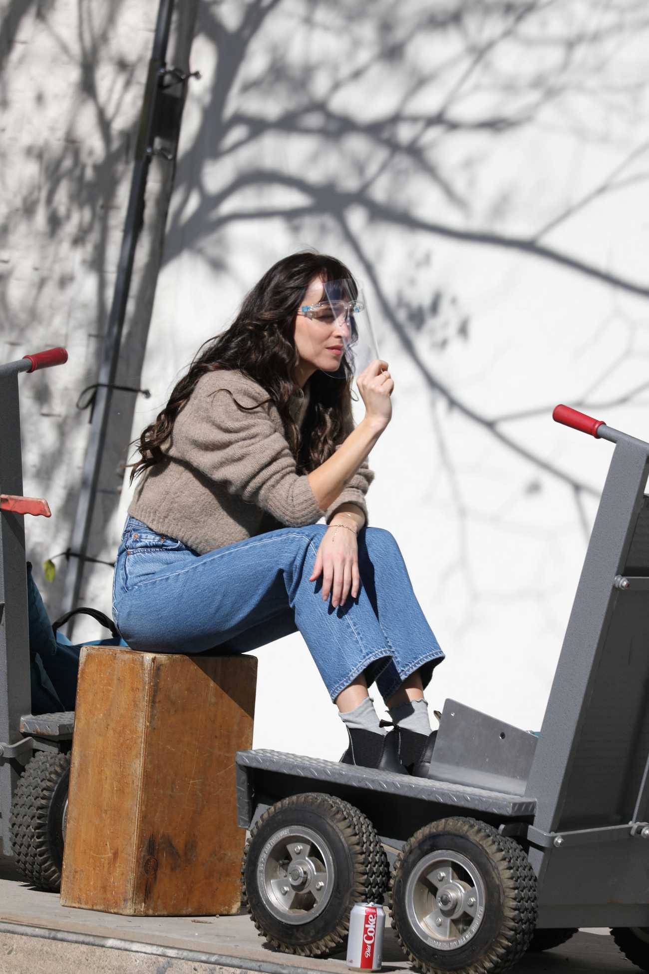 Dakota_Johnson_-_Spotted_on_set_as_new_movie__Am_I_Ok__starts_filming_in_Los_Angeles2C_February_22C_2021_02.jpg Dakota_Johnson_-_Spotted_on_set_as_new_movie__Am_I_Ok__starts_filming_in_Los_Angeles2C_February_22C_2021_02.jpg
