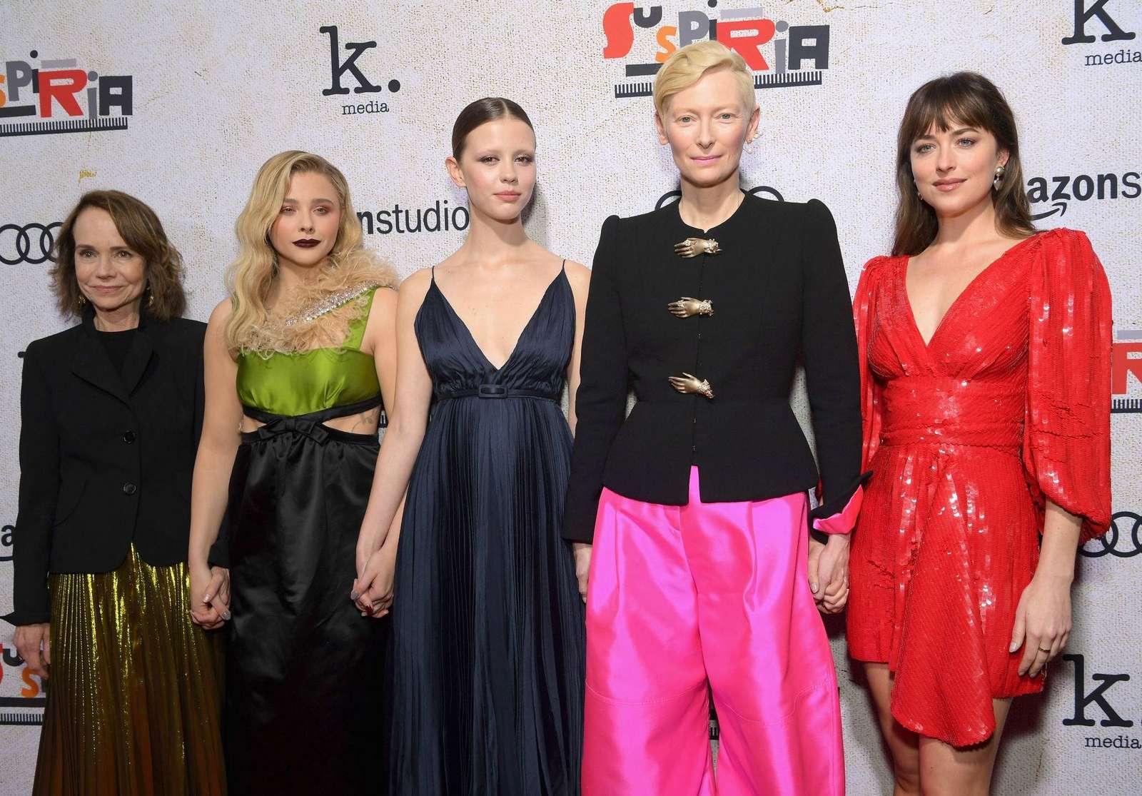 Dakota_Johnson_-_Suspiria__Hollywood_Premiere_10242018-04.jpg