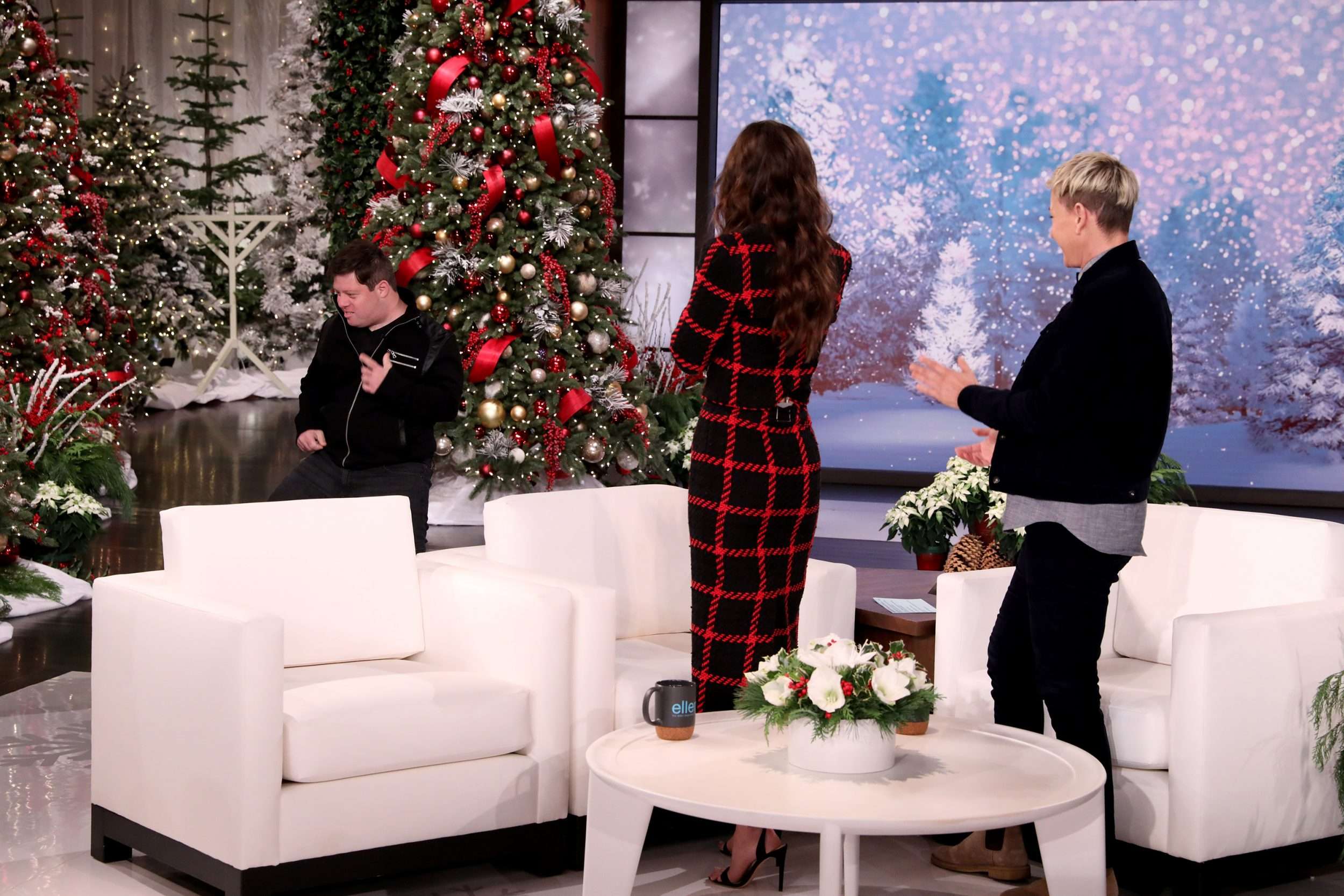 Dakota_Johnson_-_The_Ellen_DeGeneres_Show_November_272C_2019-04.jpg Dakota_Johnson_-_The_Ellen_DeGeneres_Show_November_272C_2019-04.jpg