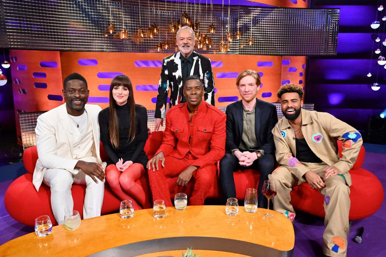 Dakota_Johnson_-_The_Graham_Norton_Show_0102202405.jpg