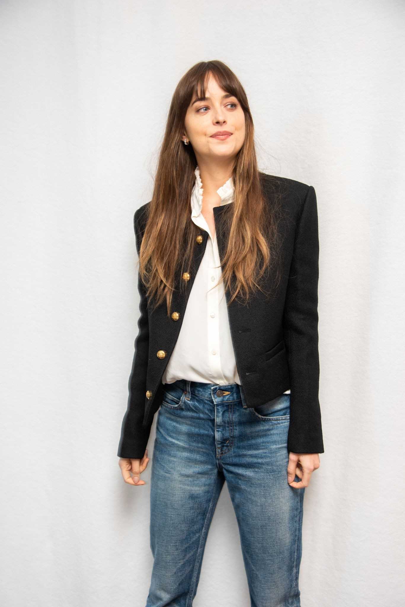 Dakota_Johnson_-_The_Peanut_Butter_Falcon_Los_Angeles_Press_Conference_08022019-05.jpg Dakota_Johnson_-_The_Peanut_Butter_Falcon_Los_Angeles_Press_Conference_08022019-05.jpg