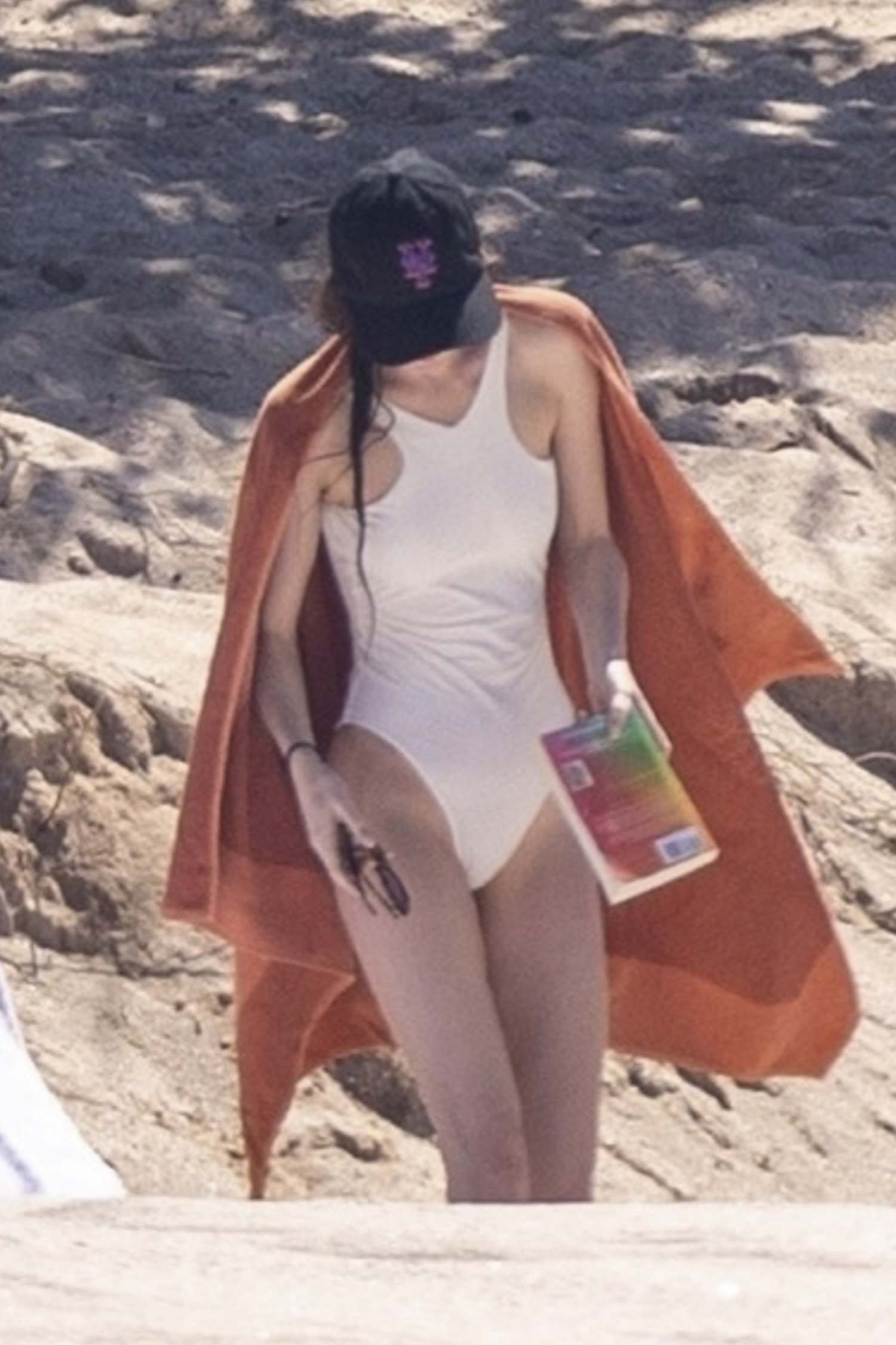 Dakota_Johnson_-_Vacation_In_Puerto_Vallarta_02202024_16.jpg Dakota_Johnson_-_Vacation_In_Puerto_Vallarta_02202024_16.jpg
