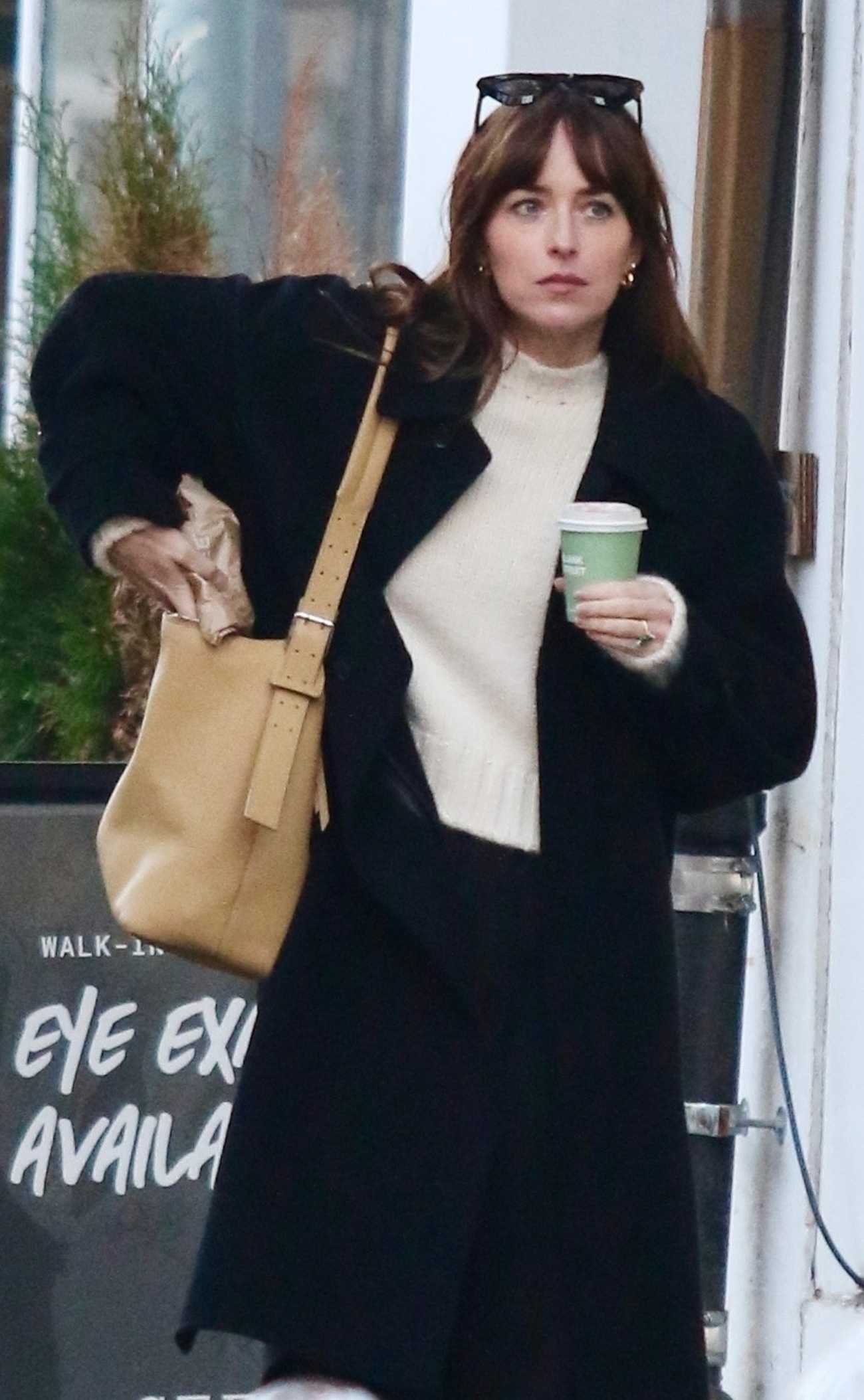 Dakota_Johnson_-_Was_seen_taking_a_relaxed_stroll_with_a_friend_in_Manhattan_s_West_Village_-_November_162C_202307.jpg Dakota_Johnson_-_Was_seen_taking_a_relaxed_stroll_with_a_friend_in_Manhattan_s_West_Village_-_November_162C_202307.jpg