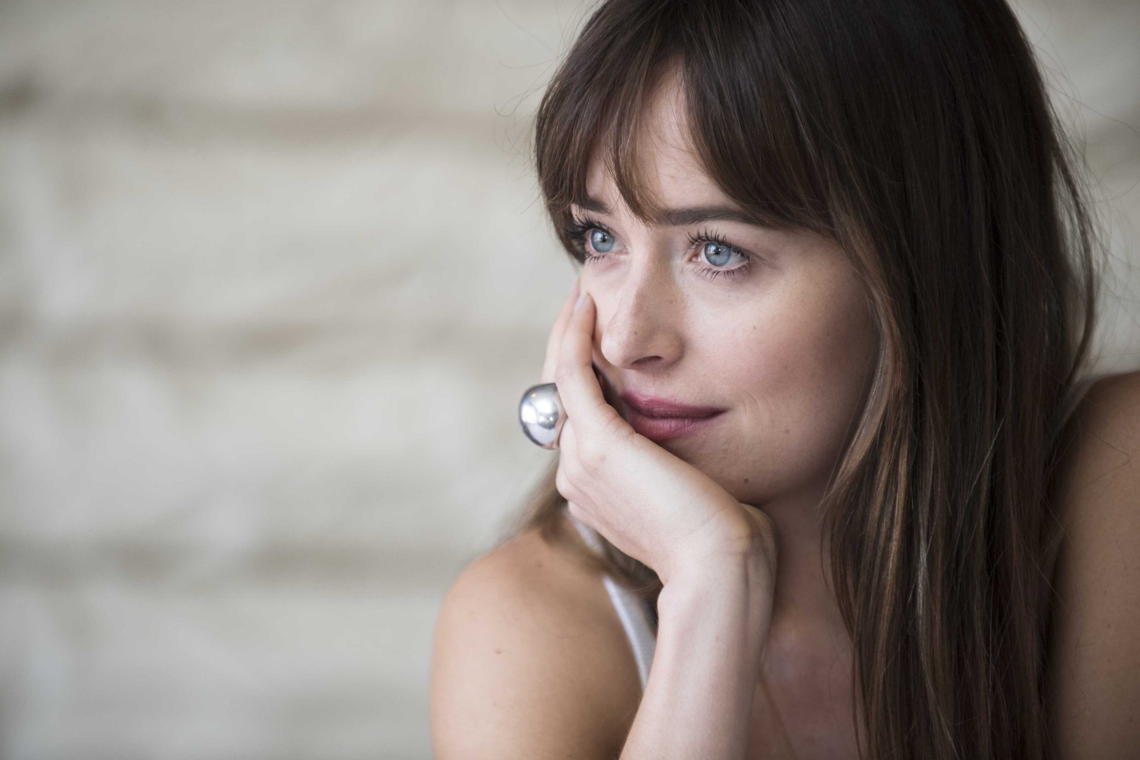 Dakota_Johnson_-__Bad_Times_at_the_El_Royale__press_conference_in_Los_Angeles_-_September_232C_2018-37.jpg Dakota_Johnson_-__Bad_Times_at_the_El_Royale__press_conference_in_Los_Angeles_-_September_232C_2018-37.jpg