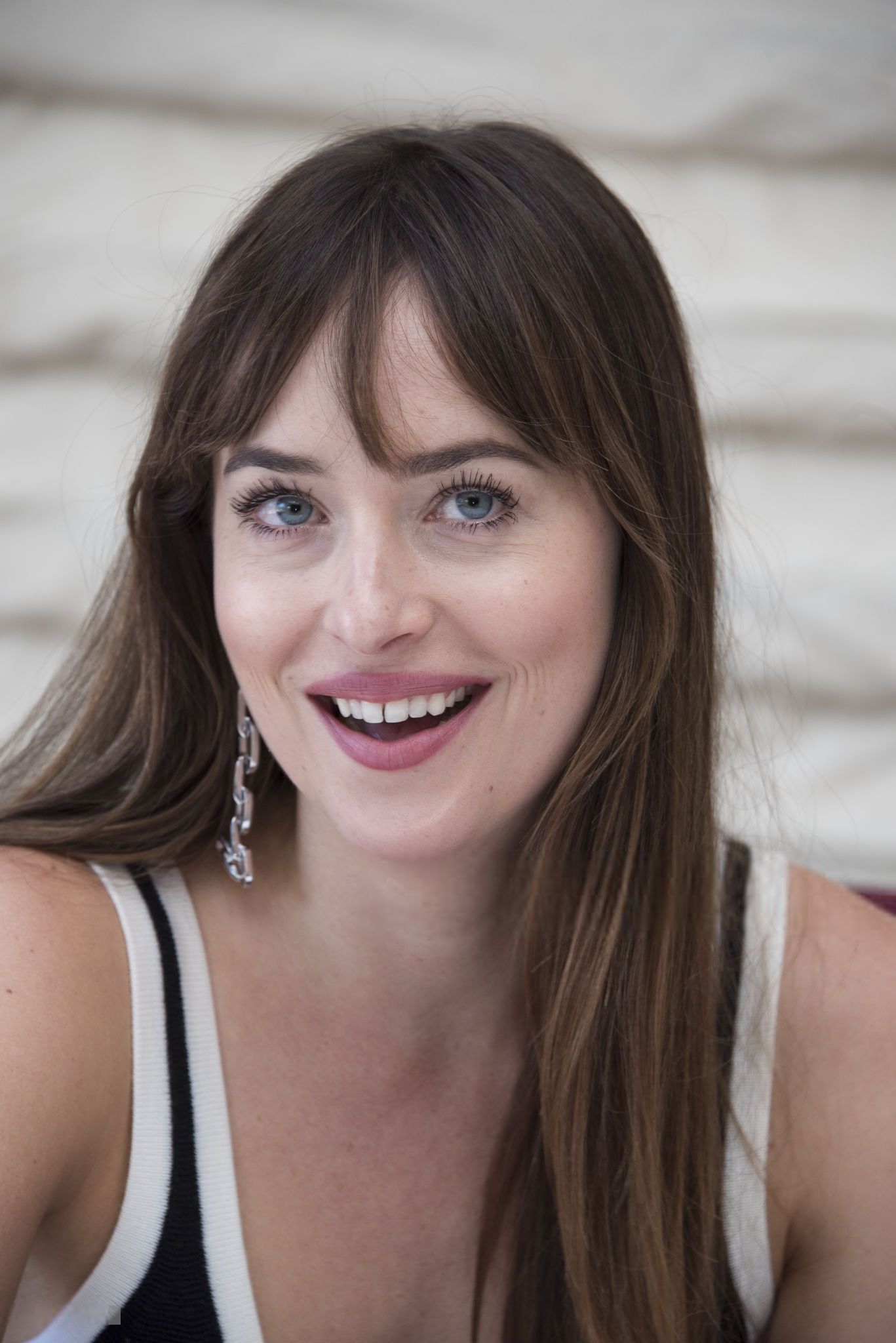 Dakota_Johnson_-__Bad_Times_at_the_El_Royale__press_conference_in_Los_Angeles_-_September_232C_2018-39.jpg Dakota_Johnson_-__Bad_Times_at_the_El_Royale__press_conference_in_Los_Angeles_-_September_232C_2018-39.jpg