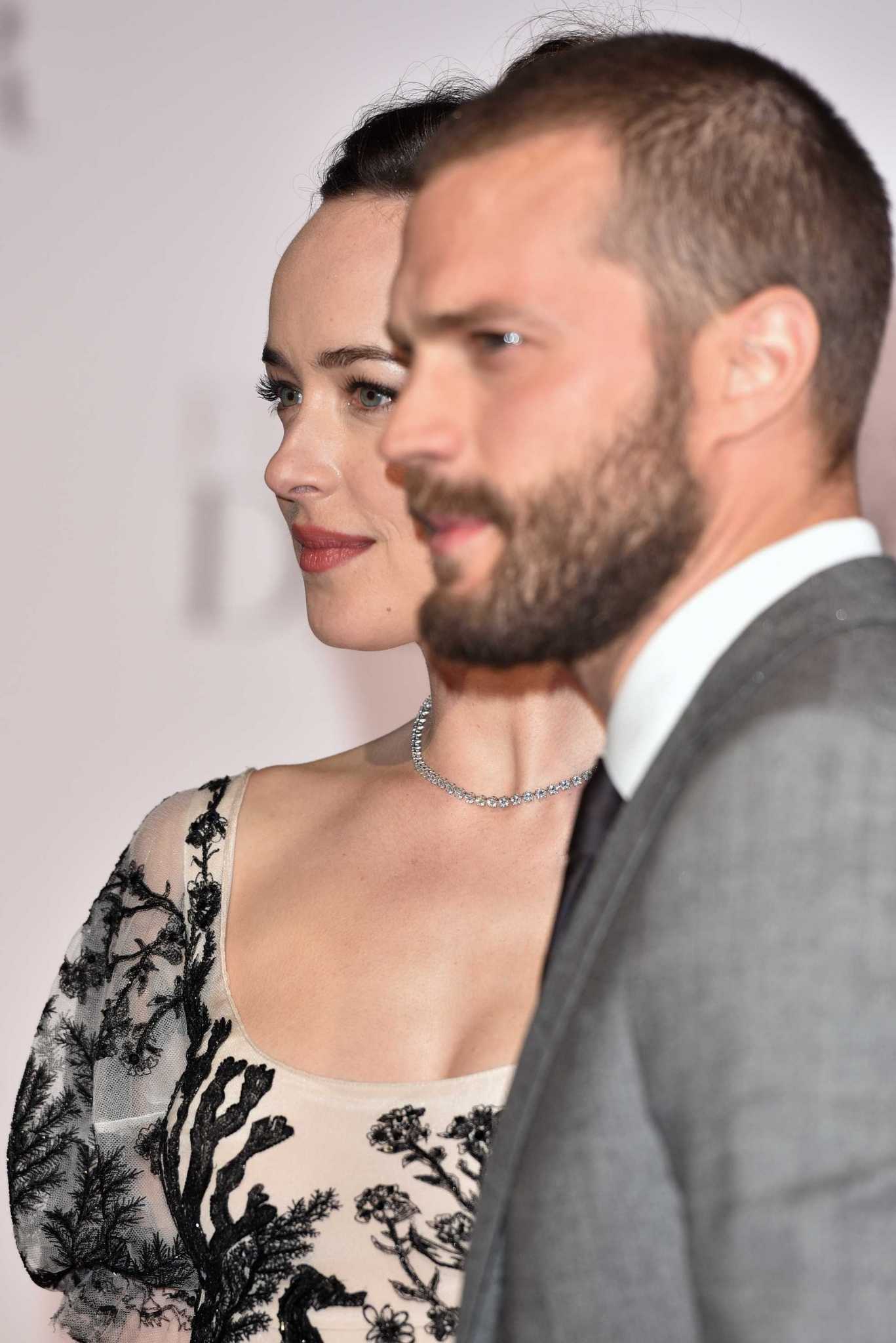 Dakota_Johnson_-__Fifty_Shades_Darker__premiere_in_London_on_Feb_9-69.jpg Dakota_Johnson_-__Fifty_Shades_Darker__premiere_in_London_on_Feb_9-69.jpg