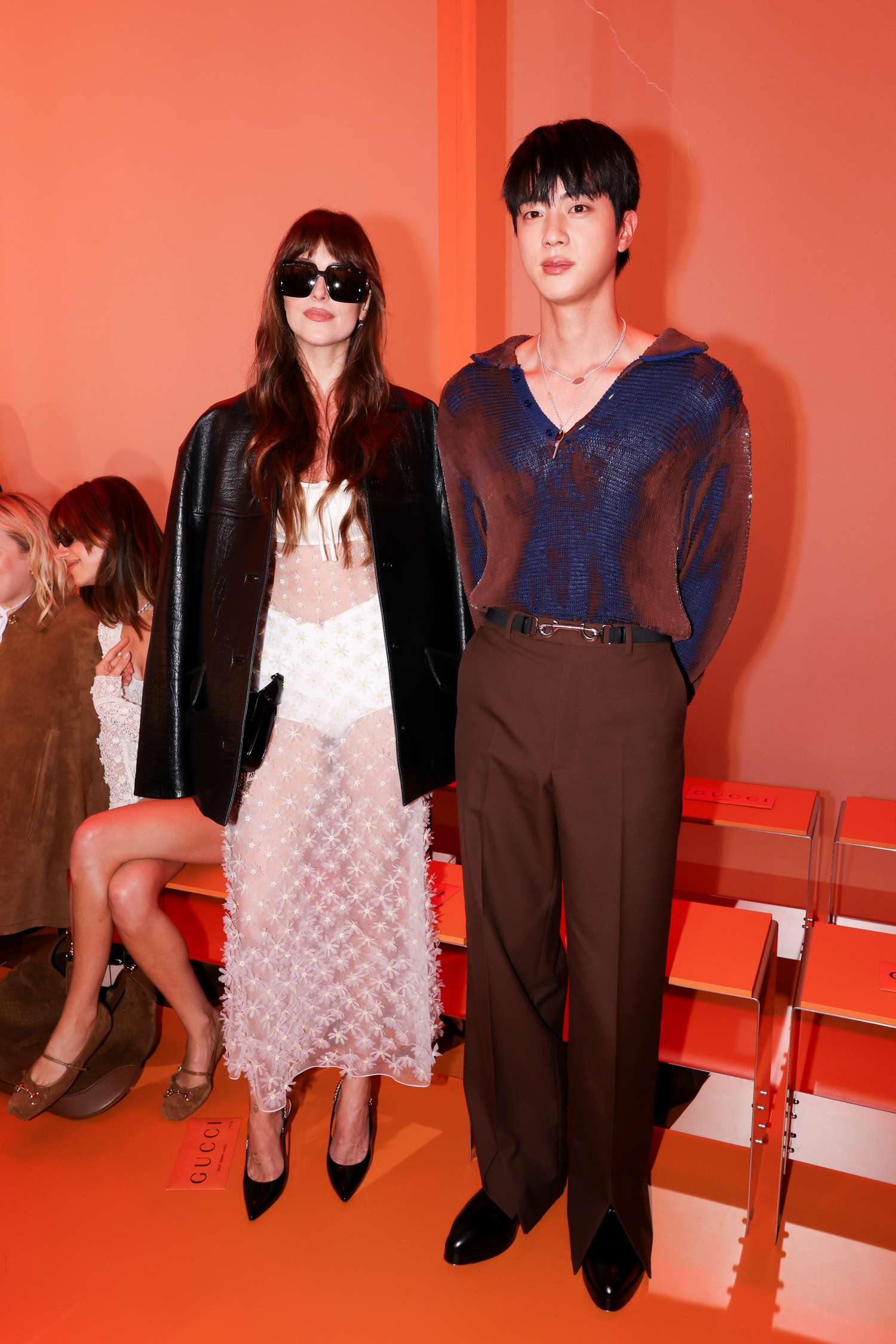 Dakota_Johnson_-_at_the_Gucci_Women_s_Spring_Summer_2025_Fashion_Show_28September_202C_202429_in_Milan2C_Italy_03.jpg