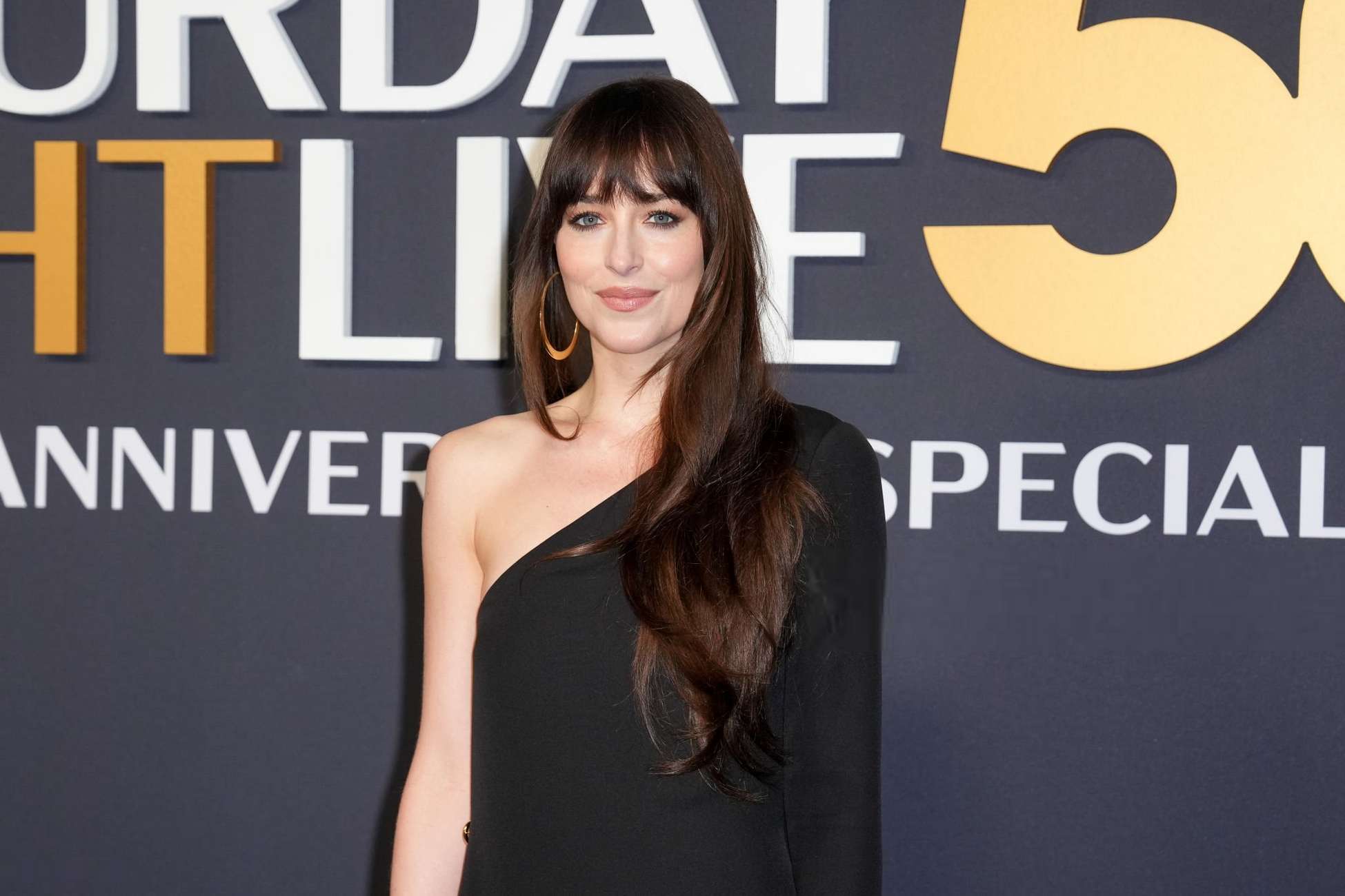 Dakota_Johnson_-_attends_SNL50_The_Anniversary_Special2C_New_York_City_-_February_162C_2025_04.jpg Dakota_Johnson_-_attends_SNL50_The_Anniversary_Special2C_New_York_City_-_February_162C_2025_04.jpg
