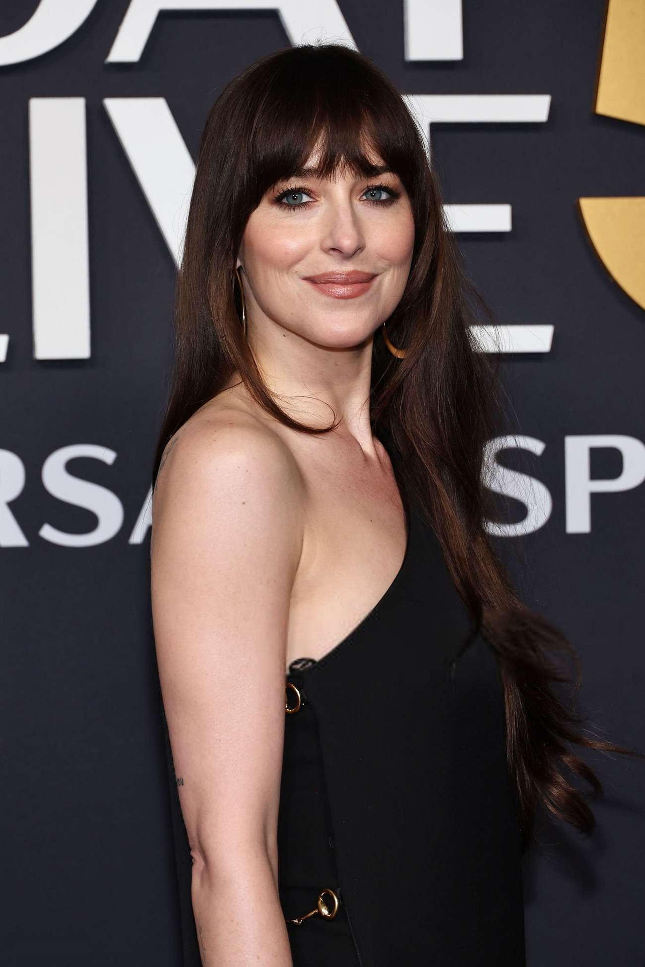 Dakota_Johnson_-_attends_SNL50_The_Anniversary_Special2C_New_York_City_-_February_162C_2025_14.jpg Dakota_Johnson_-_attends_SNL50_The_Anniversary_Special2C_New_York_City_-_February_162C_2025_14.jpg