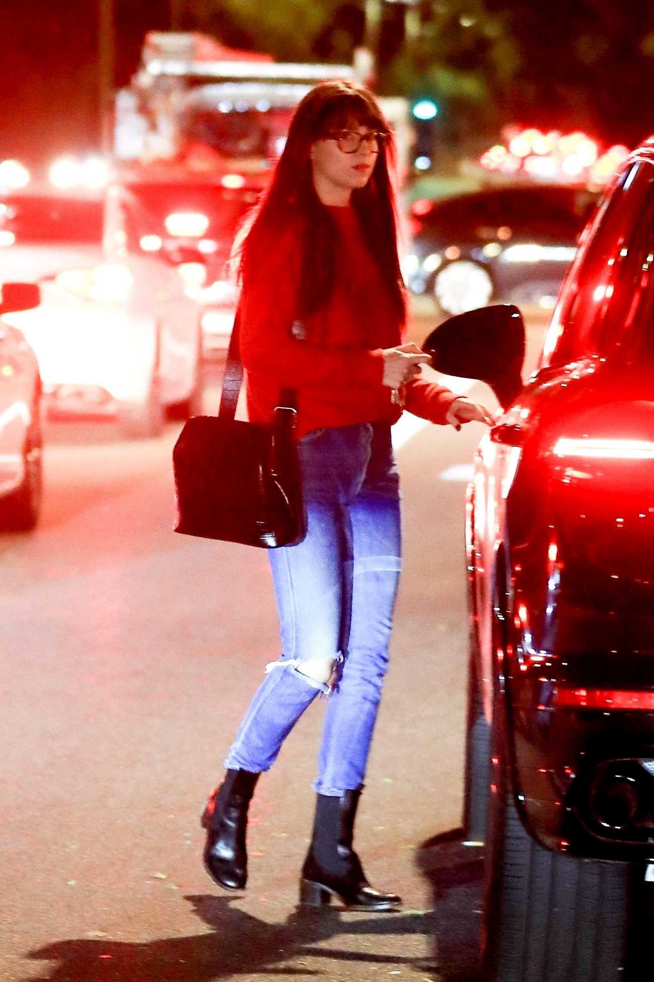 Dakota_Johnson_-_leaving_Meche_salon_after_a_pampering_session_in_Beverly_Hills_November_212C_2019-02.jpg Dakota_Johnson_-_leaving_Meche_salon_after_a_pampering_session_in_Beverly_Hills_November_212C_2019-02.jpg