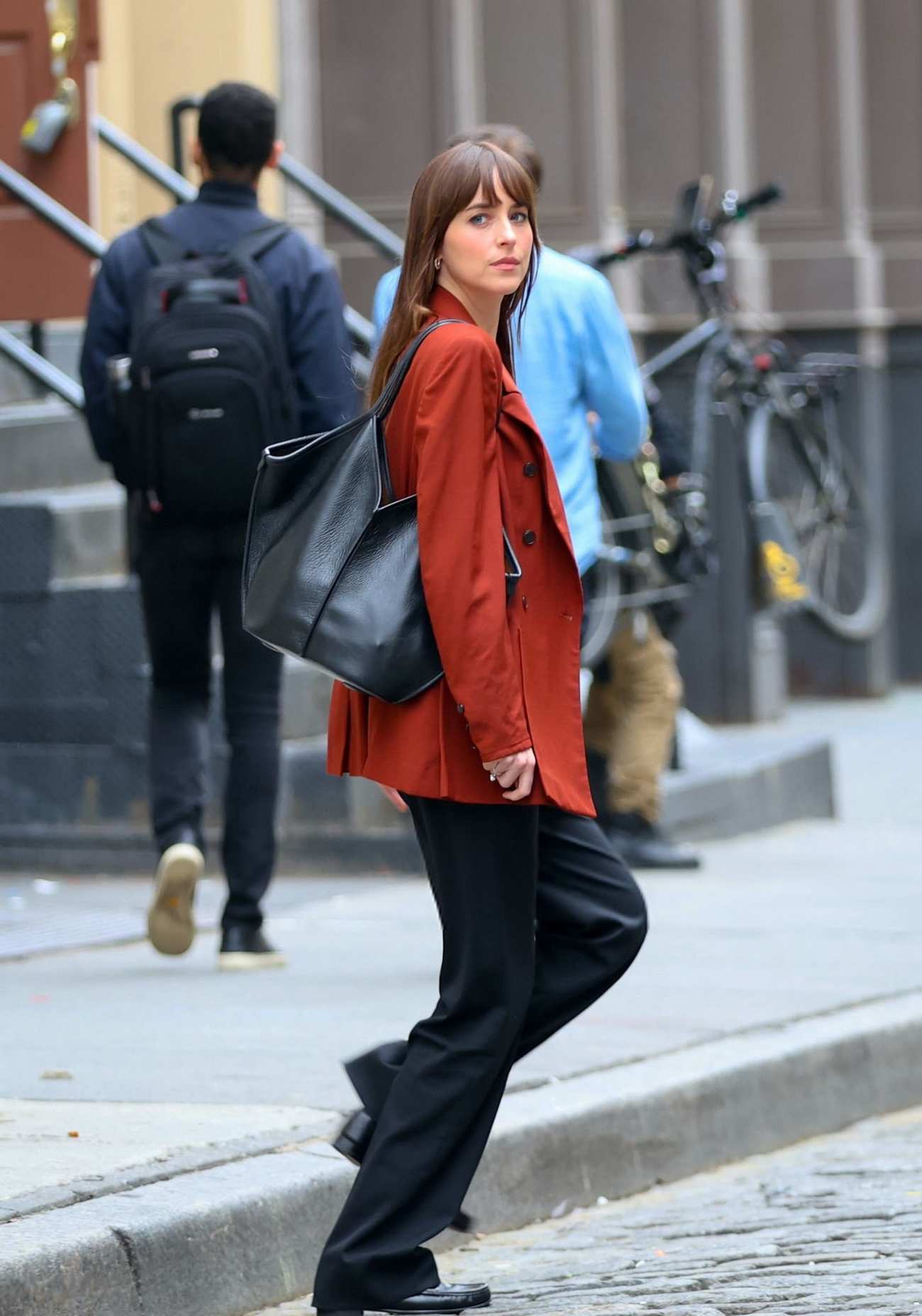 Dakota_Johnson_-_seen_at_the_movie_set_of_the__Materialists__in_New_York_May_162C_2024_40.jpg Dakota_Johnson_-_seen_at_the_movie_set_of_the__Materialists__in_New_York_May_162C_2024_40.jpg