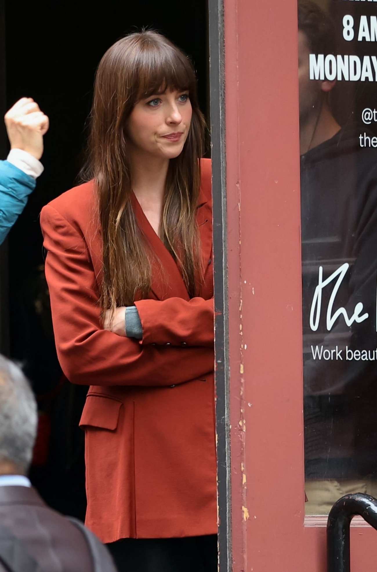 Dakota_Johnson_-_seen_at_the_movie_set_of_the__Materialists__in_New_York_May_162C_2024_45.jpg Dakota_Johnson_-_seen_at_the_movie_set_of_the__Materialists__in_New_York_May_162C_2024_45.jpg