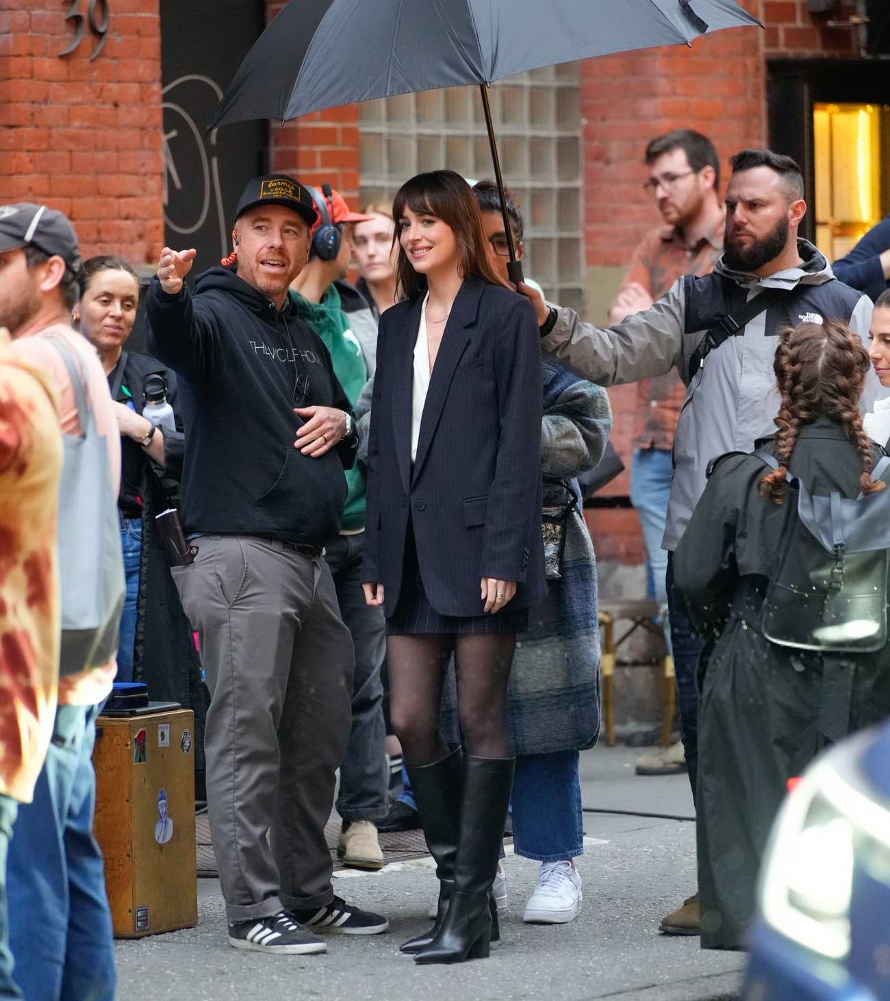 Dakota_Johnson_-_seen_at_the_movie_set_of_the__Materialists__in_New_York_May_162C_2024_48.jpg Dakota_Johnson_-_seen_at_the_movie_set_of_the__Materialists__in_New_York_May_162C_2024_48.jpg