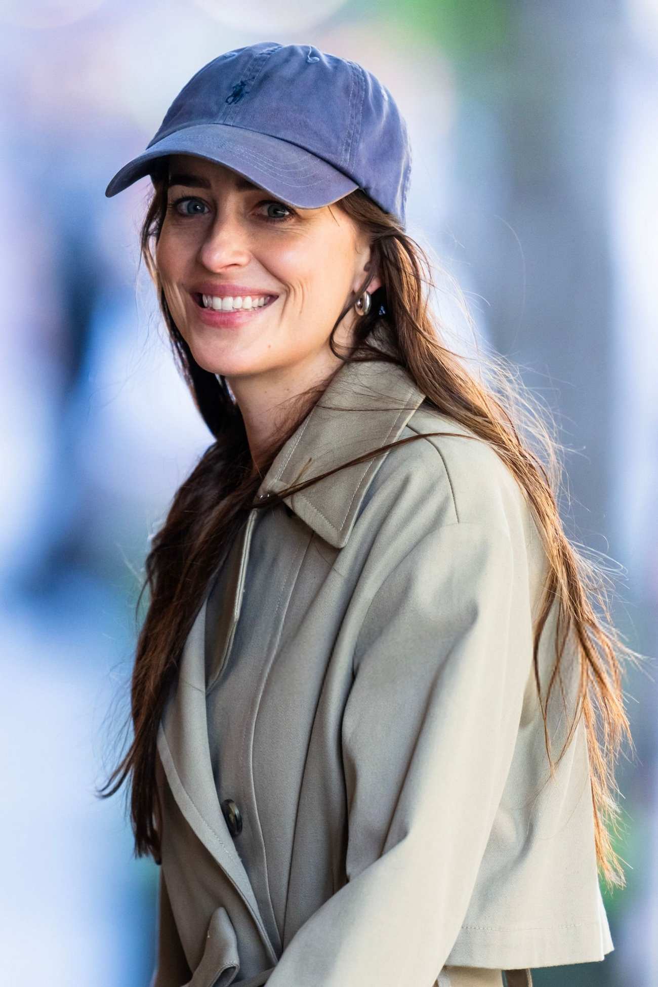 Dakota_Johnson_-_seen_at_the_movie_set_of_the__Materialists__in_New_York_May_282C_2024_03.jpg Dakota_Johnson_-_seen_at_the_movie_set_of_the__Materialists__in_New_York_May_282C_2024_03.jpg