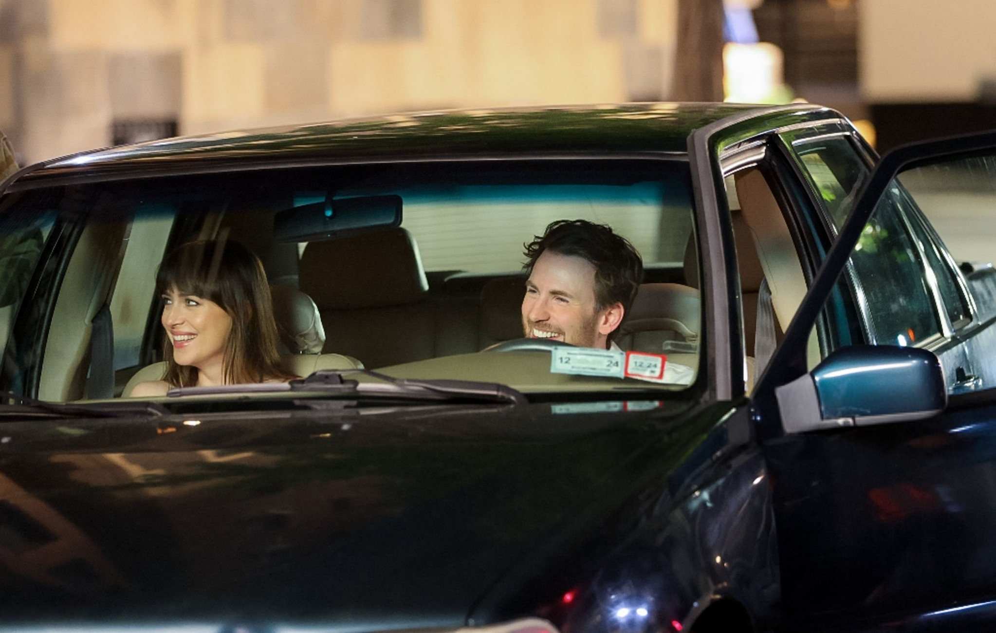 Dakota_Johnson_-_seen_at_the_movie_set_of_the__Materialists__in_New_York_May_302C_2024_10.jpg Dakota_Johnson_-_seen_at_the_movie_set_of_the__Materialists__in_New_York_May_302C_2024_10.jpg