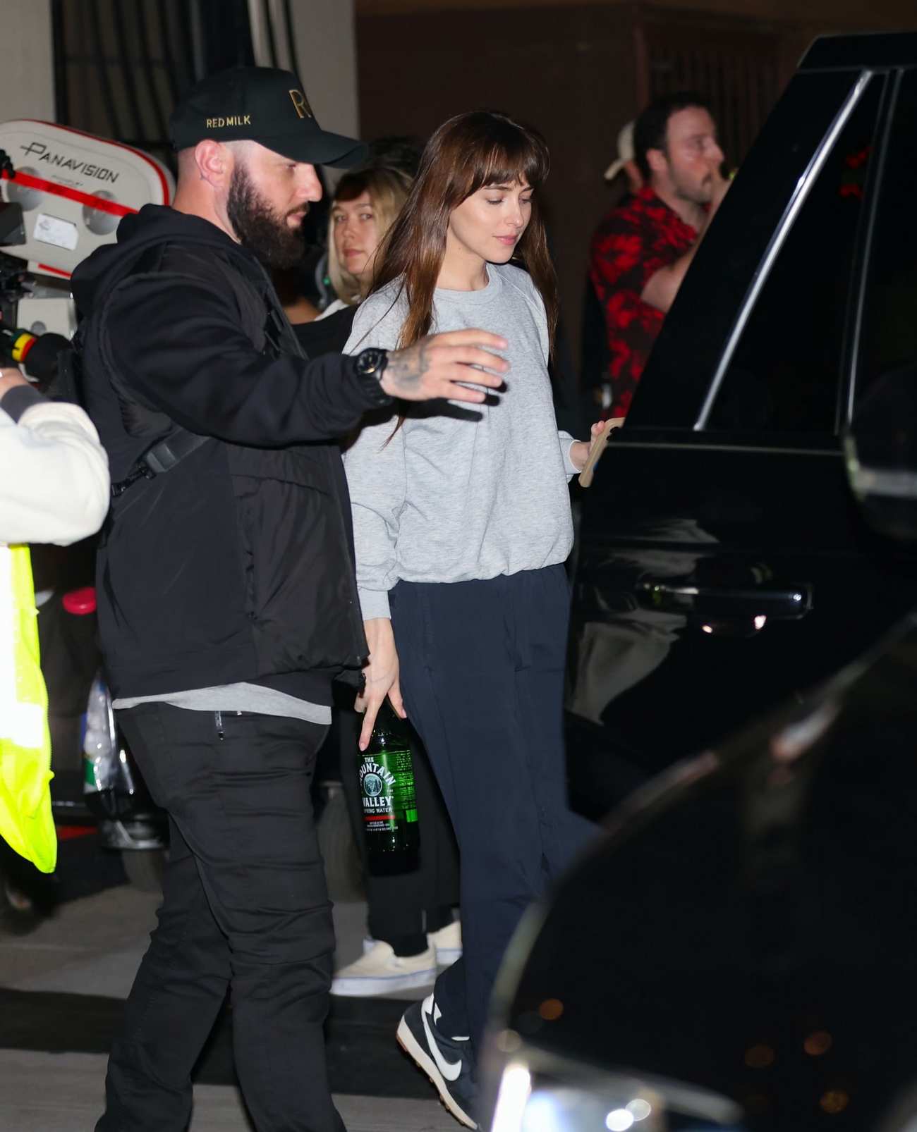 Dakota_Johnson_-_seen_at_the_movie_set_of_the__Materialists__in_New_York_May_302C_2024_16.jpg Dakota_Johnson_-_seen_at_the_movie_set_of_the__Materialists__in_New_York_May_302C_2024_16.jpg