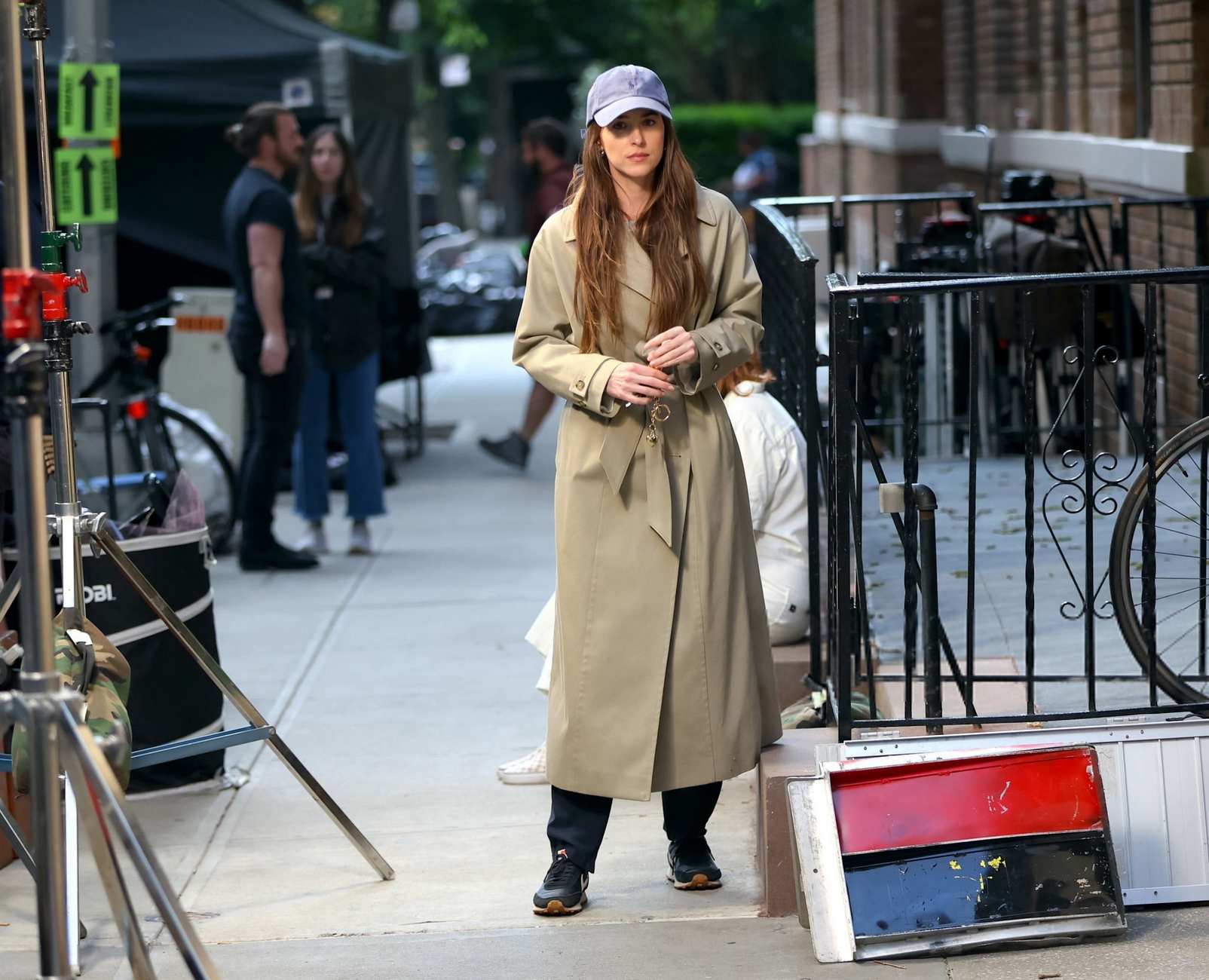 Dakota_Johnson_-_seen_at_the_movie_set_of_the__Materialists__in_New_York_May_302C_2024_18.jpg Dakota_Johnson_-_seen_at_the_movie_set_of_the__Materialists__in_New_York_May_302C_2024_18.jpg