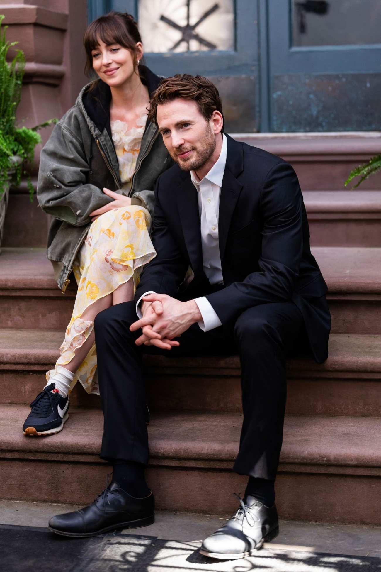Dakota_Johnson_-_seen_at_the_movie_set_of_the__Materialists__in_New_York_May_312C_2024_10.jpg