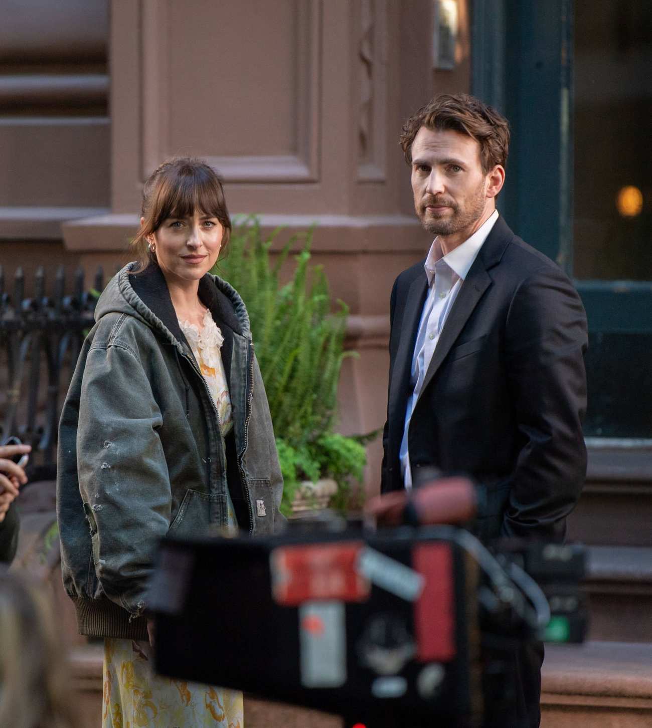 Dakota_Johnson_-_seen_at_the_movie_set_of_the__Materialists__in_New_York_May_312C_2024_14.jpg Dakota_Johnson_-_seen_at_the_movie_set_of_the__Materialists__in_New_York_May_312C_2024_14.jpg