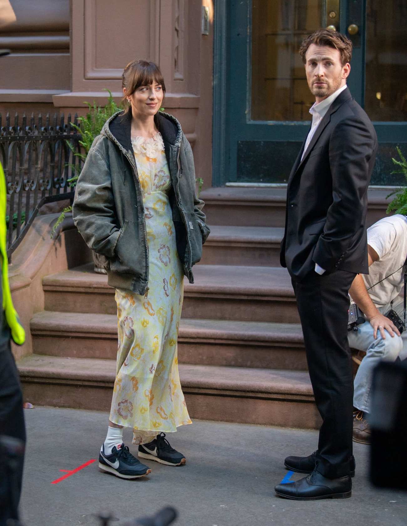 Dakota_Johnson_-_seen_at_the_movie_set_of_the__Materialists__in_New_York_May_312C_2024_20.jpg Dakota_Johnson_-_seen_at_the_movie_set_of_the__Materialists__in_New_York_May_312C_2024_20.jpg
