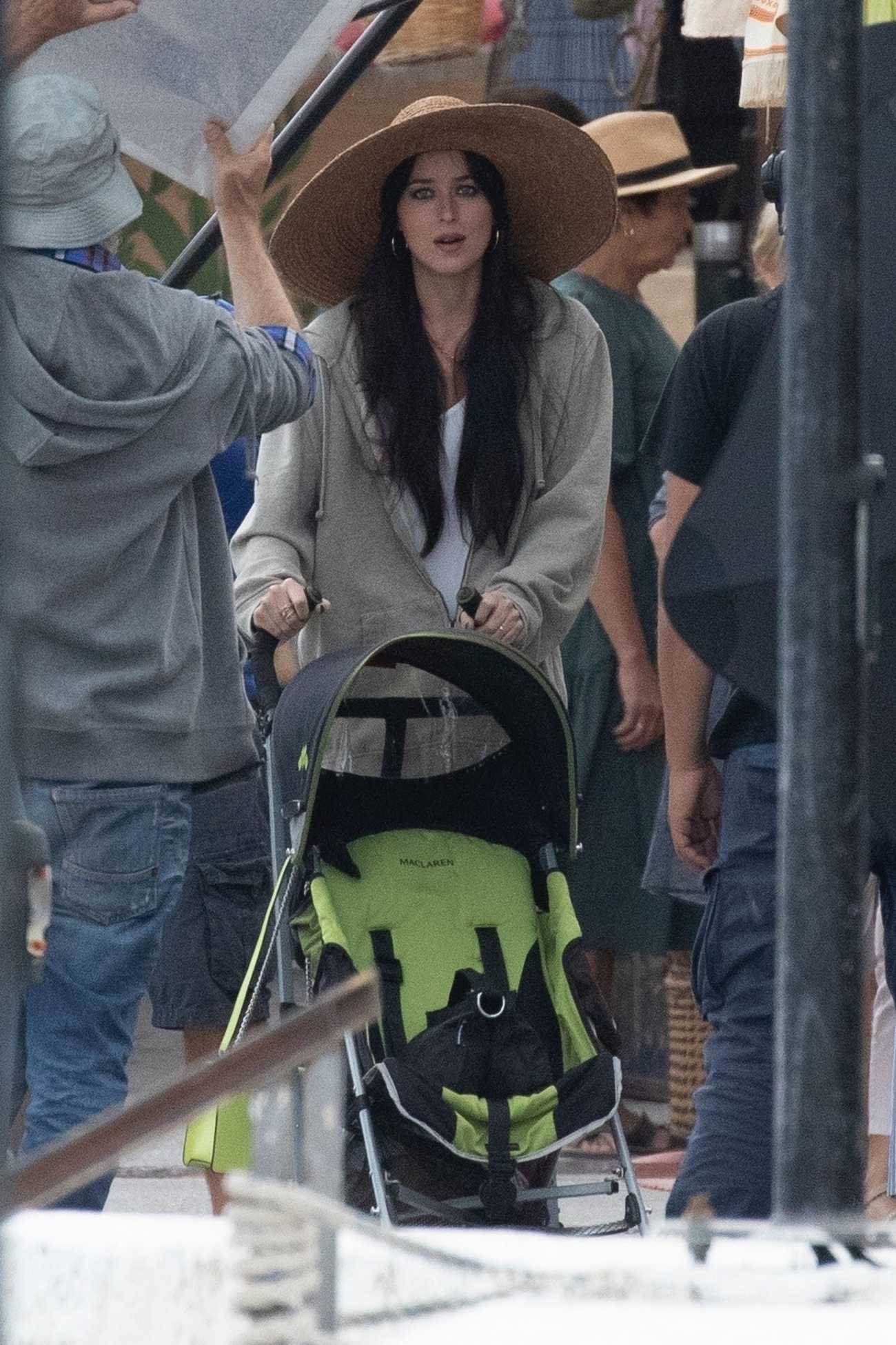 Dakota_Johnson_-_seen_shooting__The_Lost_Daughter__in_Speteses_Island2C_Greece__10202020-05.jpg Dakota_Johnson_-_seen_shooting__The_Lost_Daughter__in_Speteses_Island2C_Greece__10202020-05.jpg