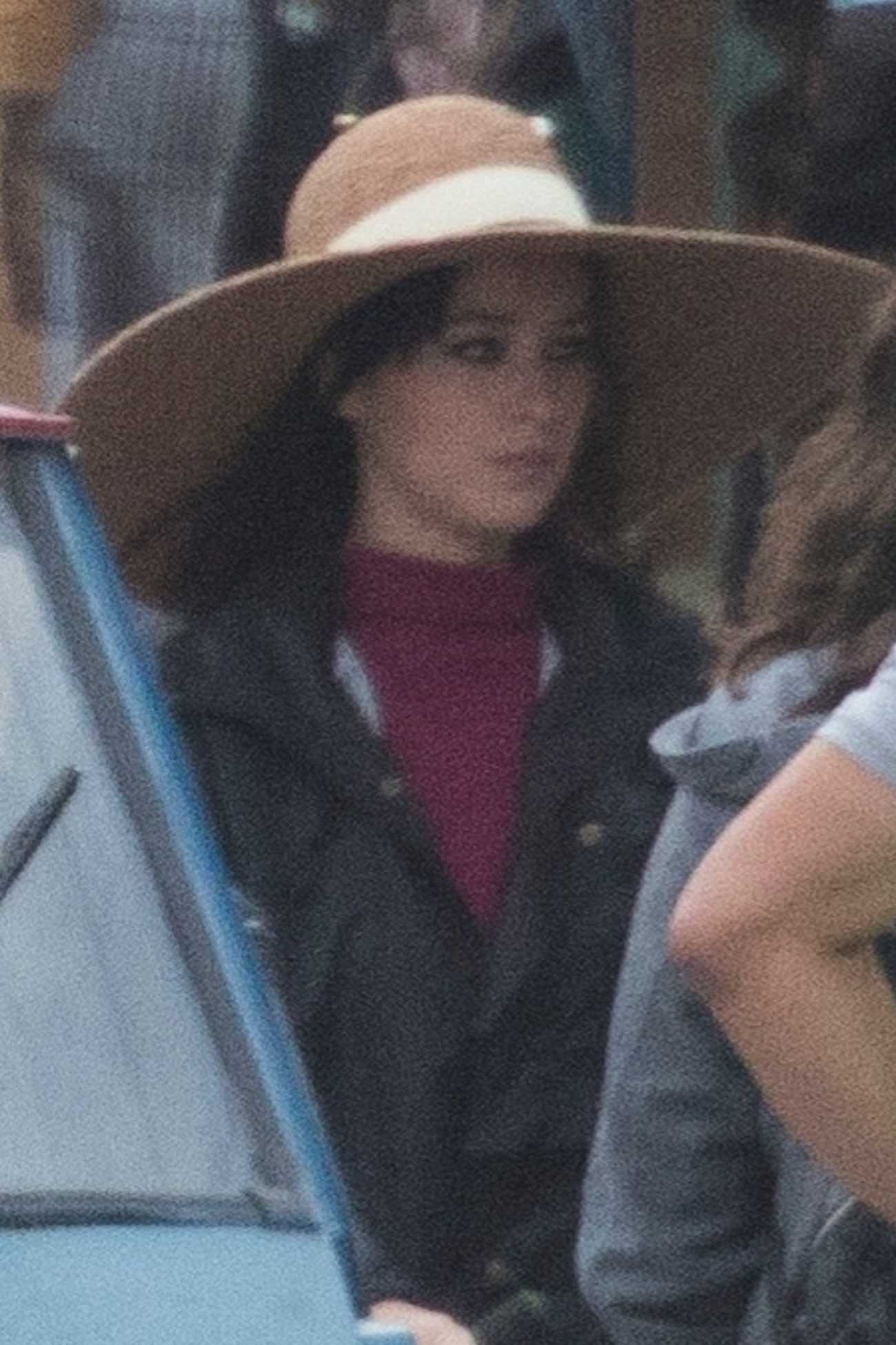 Dakota_Johnson_-_seen_shooting__The_Lost_Daughter__in_Speteses_Island2C_Greece__10202020-12.jpg Dakota_Johnson_-_seen_shooting__The_Lost_Daughter__in_Speteses_Island2C_Greece__10202020-12.jpg