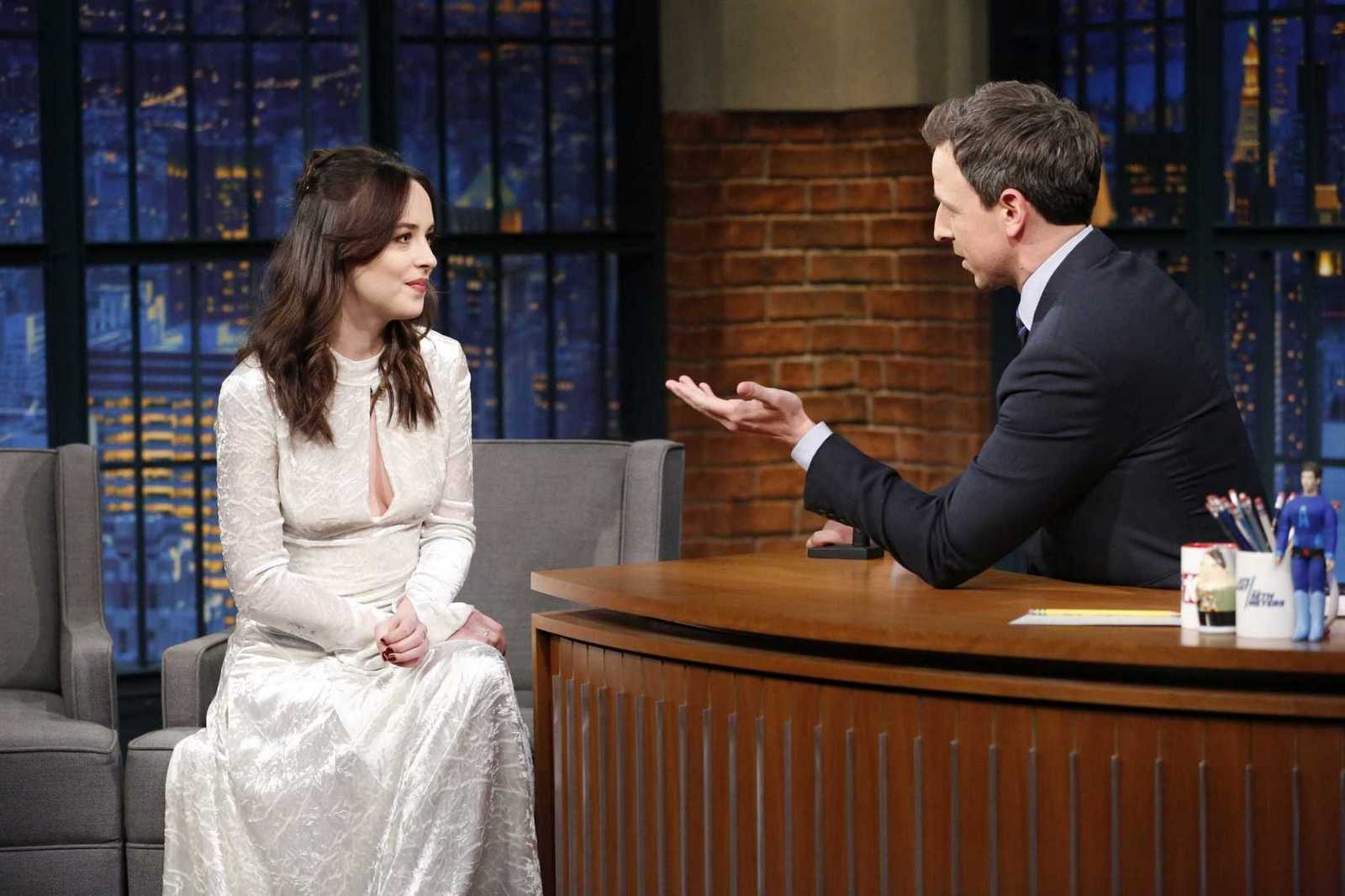 Dakota_Johnson_Late_Night_Show_with_Seth_Meyers_Stills_-_February_12C_2017-01.jpg Dakota_Johnson_Late_Night_Show_with_Seth_Meyers_Stills_-_February_12C_2017-01.jpg