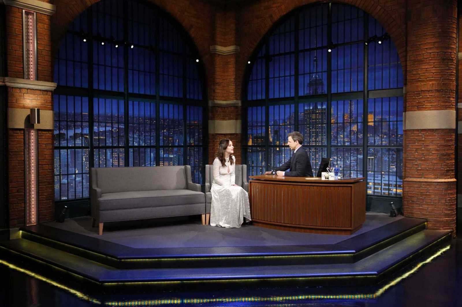 Dakota_Johnson_Late_Night_Show_with_Seth_Meyers_Stills_-_February_12C_2017-02.jpg Dakota_Johnson_Late_Night_Show_with_Seth_Meyers_Stills_-_February_12C_2017-02.jpg