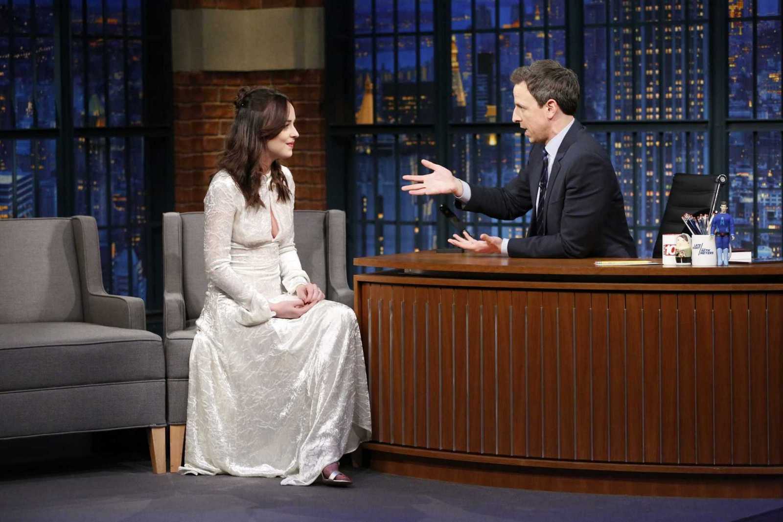 Dakota_Johnson_Late_Night_Show_with_Seth_Meyers_Stills_-_February_12C_2017-03.jpg Dakota_Johnson_Late_Night_Show_with_Seth_Meyers_Stills_-_February_12C_2017-03.jpg