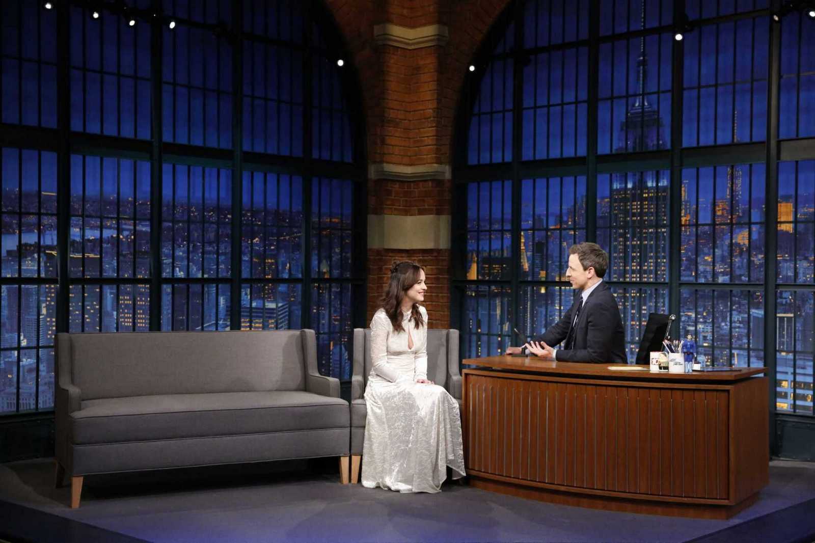Dakota_Johnson_Late_Night_Show_with_Seth_Meyers_Stills_-_February_12C_2017-04.jpg Dakota_Johnson_Late_Night_Show_with_Seth_Meyers_Stills_-_February_12C_2017-04.jpg