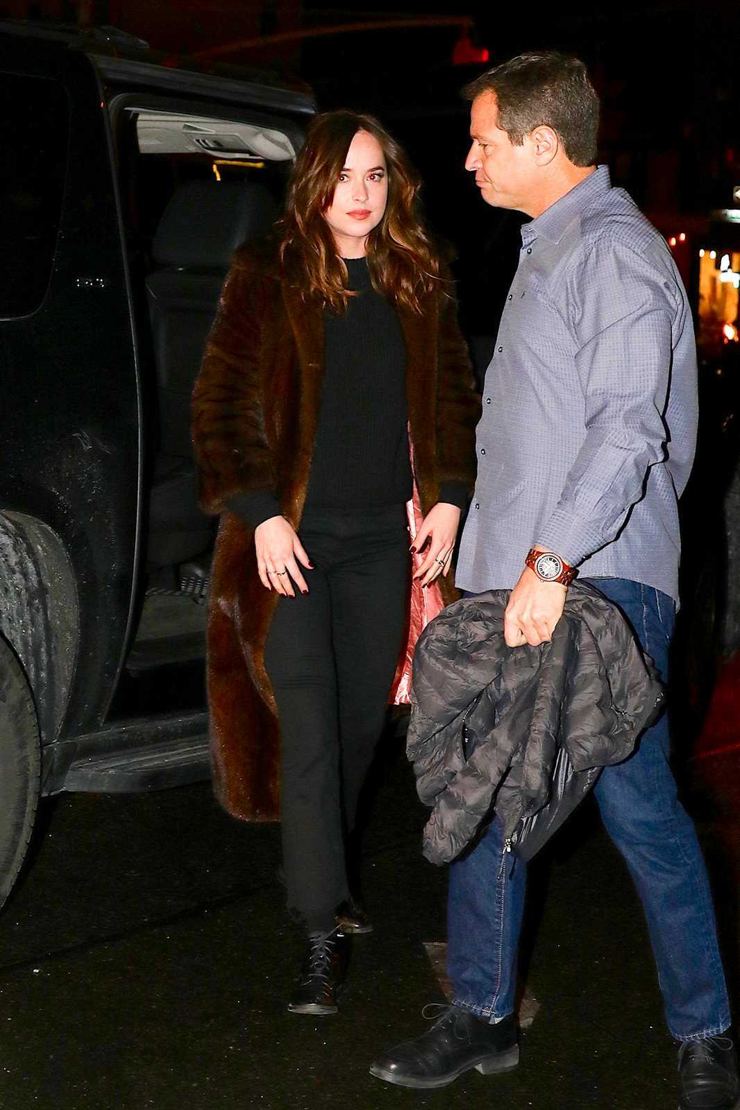 Dakota_Johnson_Leaving_THe_Bowery_Hotel_in_NYC_on_January_31-21.jpg Dakota_Johnson_Leaving_THe_Bowery_Hotel_in_NYC_on_January_31-21.jpg