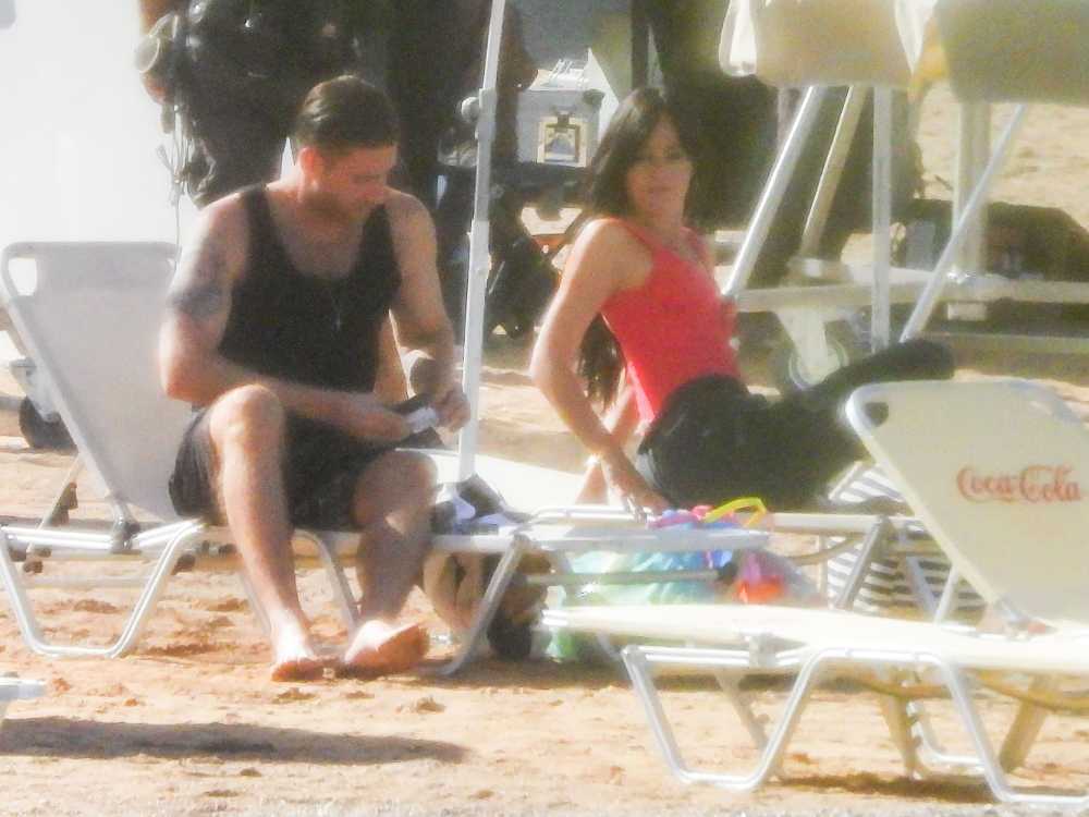 Dakota_Johnson___Olivia_Colman_-_Filming_Lost_Daughter_in_Spetses_Island2C_Greece2C_October_132C_2020-05.jpg Dakota_Johnson___Olivia_Colman_-_Filming_Lost_Daughter_in_Spetses_Island2C_Greece2C_October_132C_2020-05.jpg