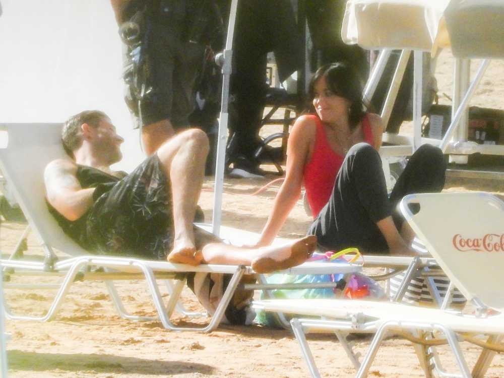 Dakota_Johnson___Olivia_Colman_-_Filming_Lost_Daughter_in_Spetses_Island2C_Greece2C_October_132C_2020-07.jpg Dakota_Johnson___Olivia_Colman_-_Filming_Lost_Daughter_in_Spetses_Island2C_Greece2C_October_132C_2020-07.jpg