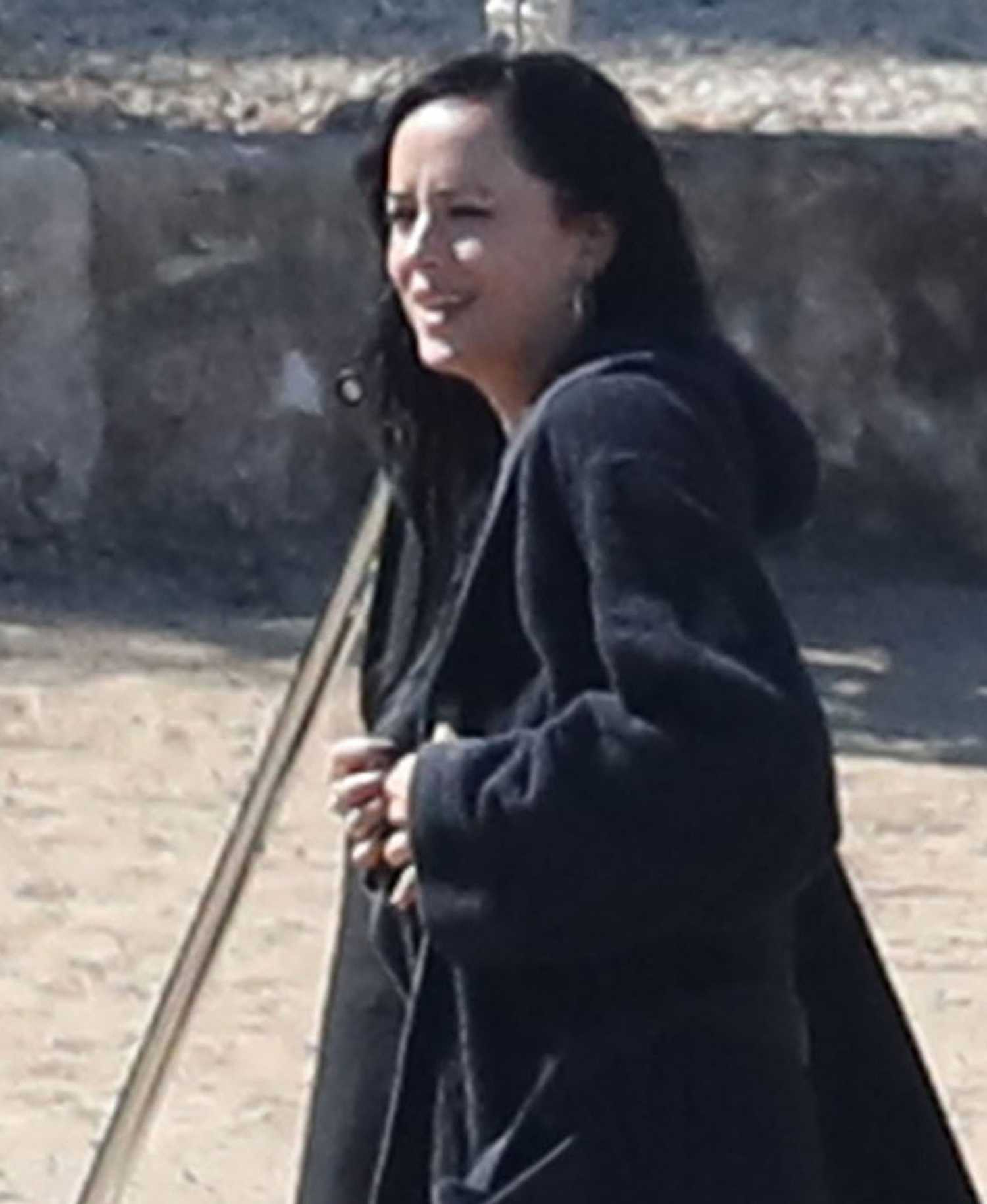 Dakota_Johnson___Olivia_Colman_-_Filming_Lost_Daughter_in_Spetses_Island2C_Greece2C_October_142C_2020-03.jpg