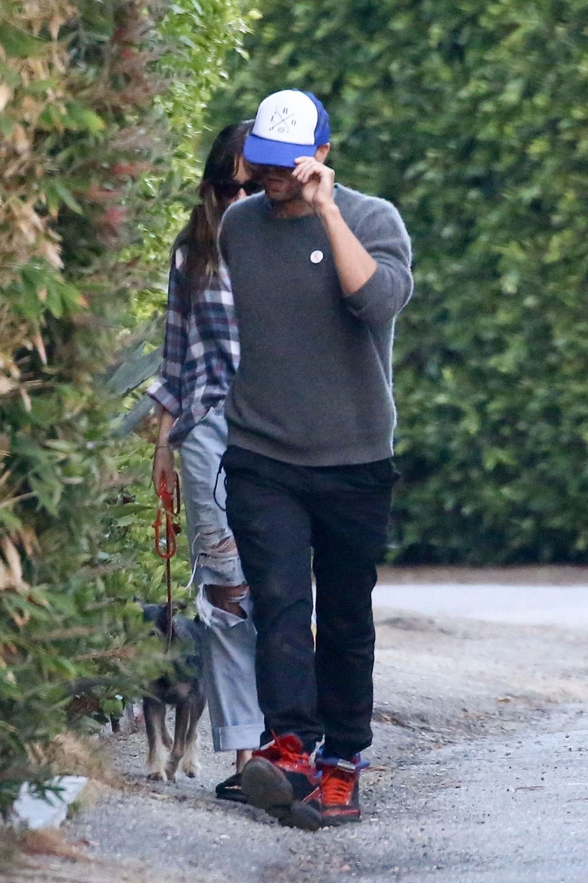 Dakota_Johnson_and_Chris_Martin_ending_the_weekend_with_a_stroll_in_Malibu_-_June_2400002.jpg Dakota_Johnson_and_Chris_Martin_ending_the_weekend_with_a_stroll_in_Malibu_-_June_2400002.jpg