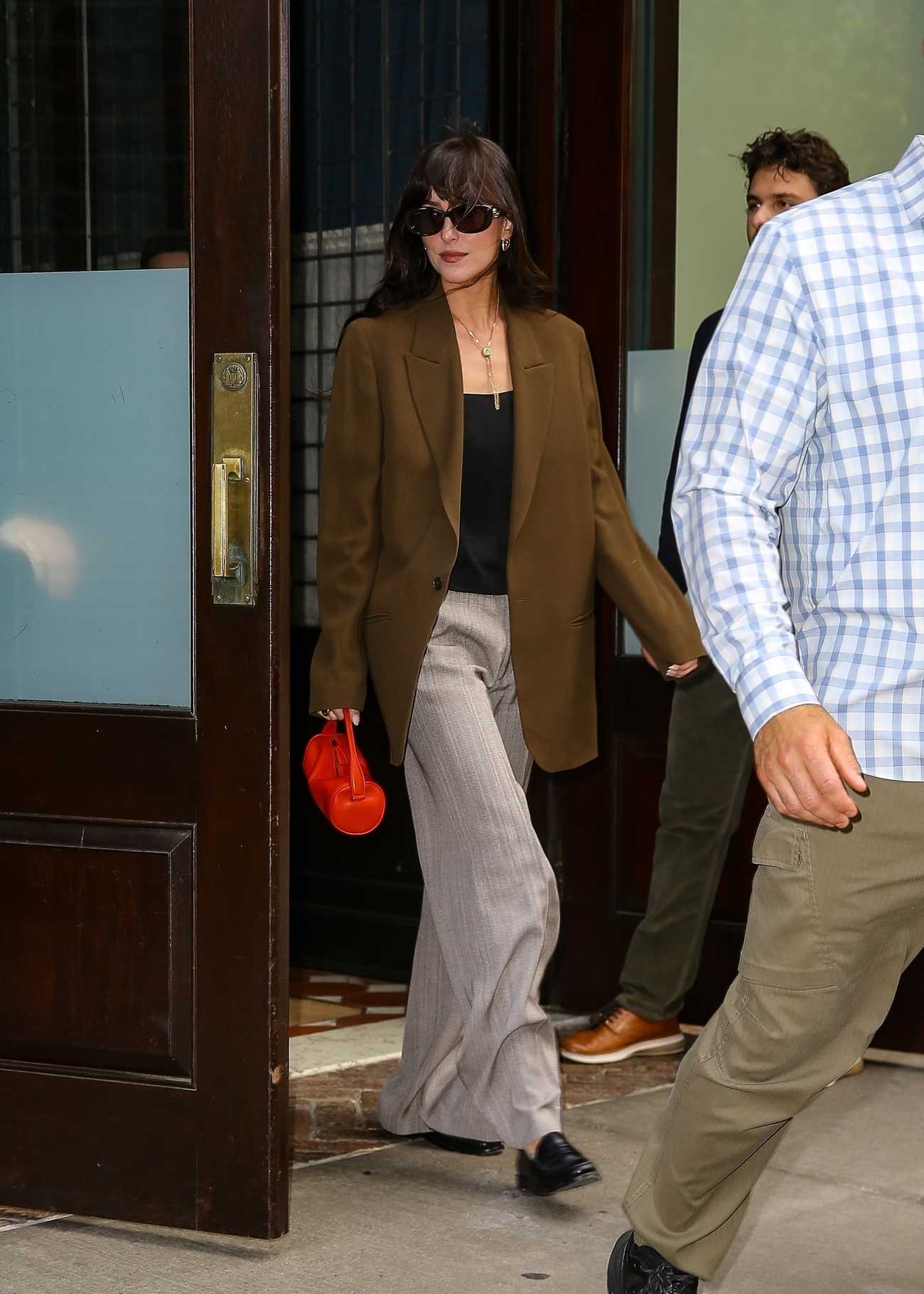 Dakota_Johnson_and_Jennifer_Lawrence_-_Out_for_dinner_in_New_York_City_-_June_12C_2025_07.jpg Dakota_Johnson_and_Jennifer_Lawrence_-_Out_for_dinner_in_New_York_City_-_June_12C_2025_07.jpg