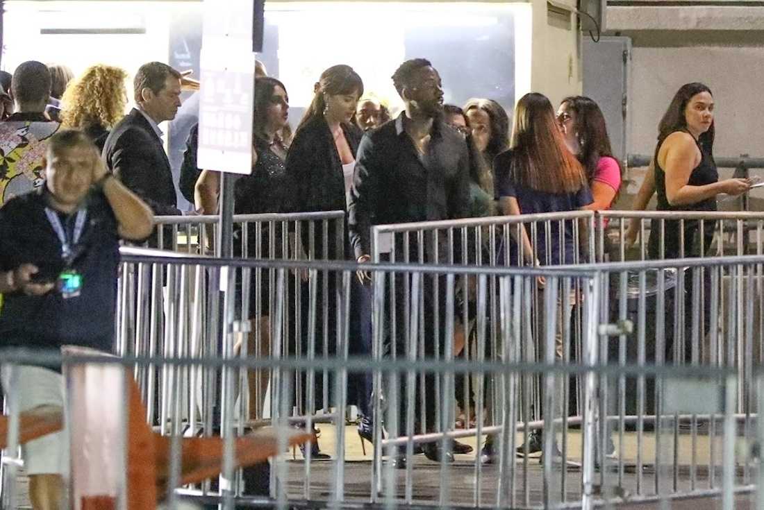 Dakota_Johnson_arriving_at_Jay-Z_and_Beyonce_s_concert_in_Pasadena2C_September_23rd2C_2018-03.jpg Dakota_Johnson_arriving_at_Jay-Z_and_Beyonce_s_concert_in_Pasadena2C_September_23rd2C_2018-03.jpg