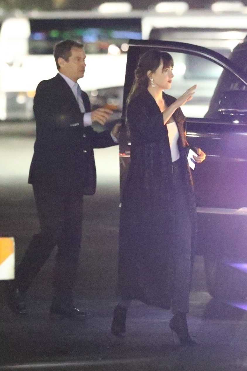 Dakota_Johnson_arriving_at_Jay-Z_and_Beyonce_s_concert_in_Pasadena2C_September_23rd2C_2018-04.jpg
