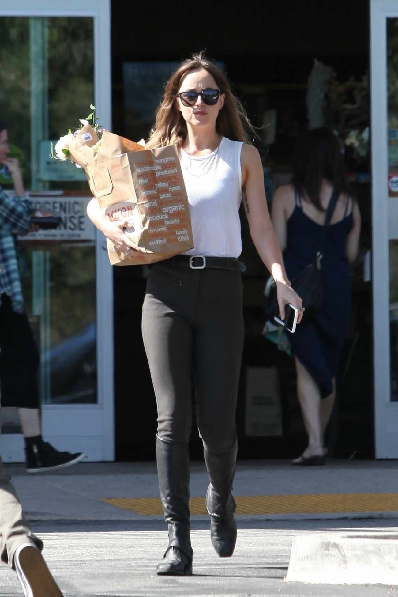 Grocery_shopping_at_Erewhon_Market_in_Los_Angeles_-_June_800004.jpg Grocery_shopping_at_Erewhon_Market_in_Los_Angeles_-_June_800004.jpg