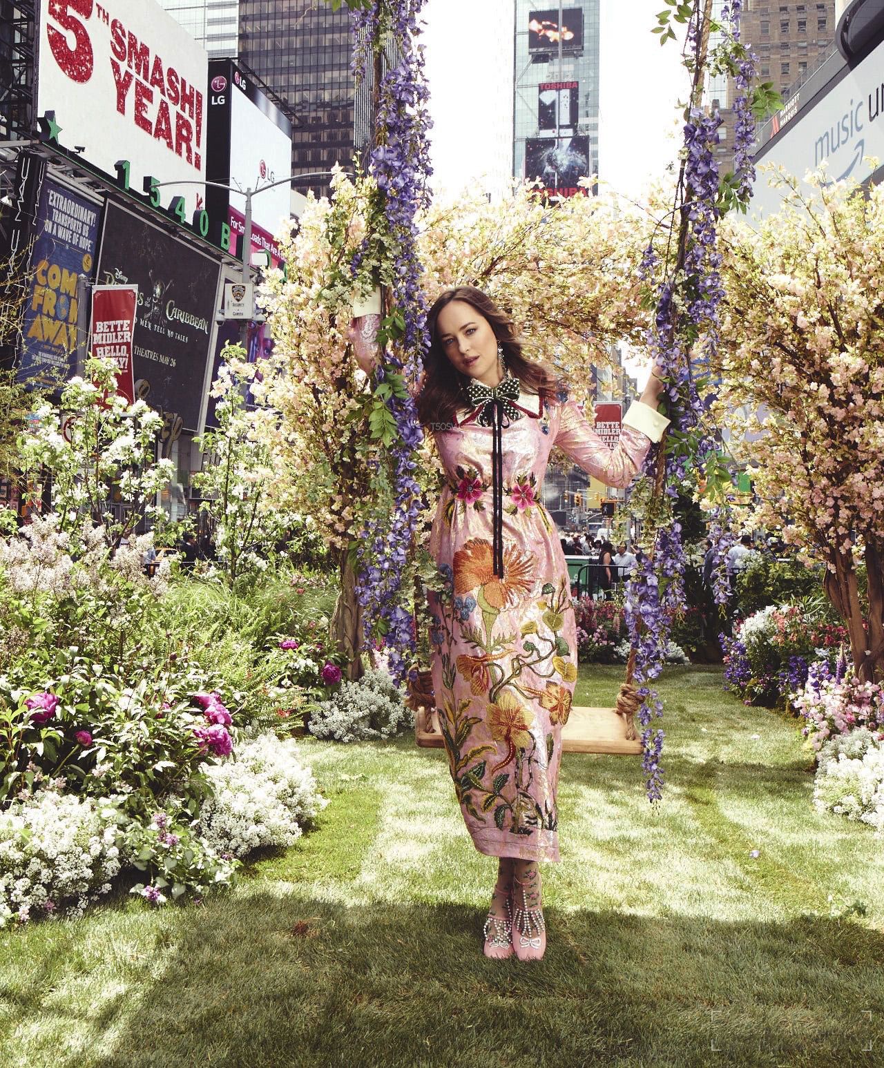 Harper_s_Bazaar_-_03.jpg Harper_s_Bazaar_-_03.jpg