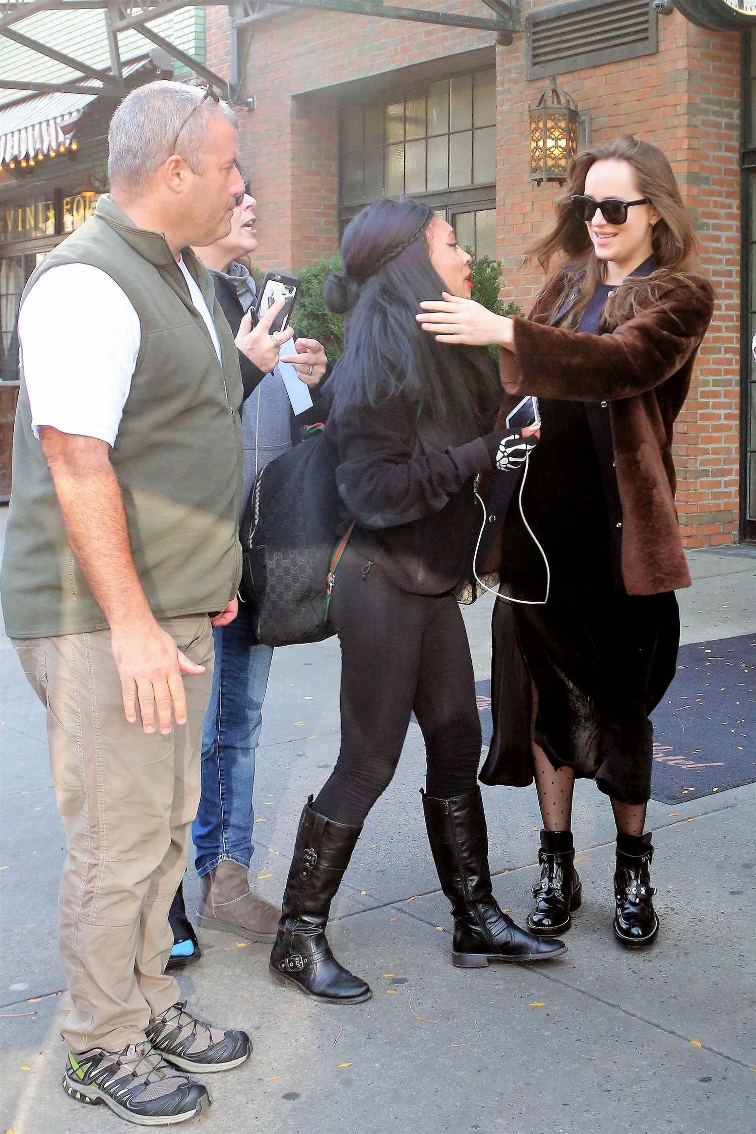 Leaving_Her_Hotel_in_New_York_City_-_November_3-07.jpg