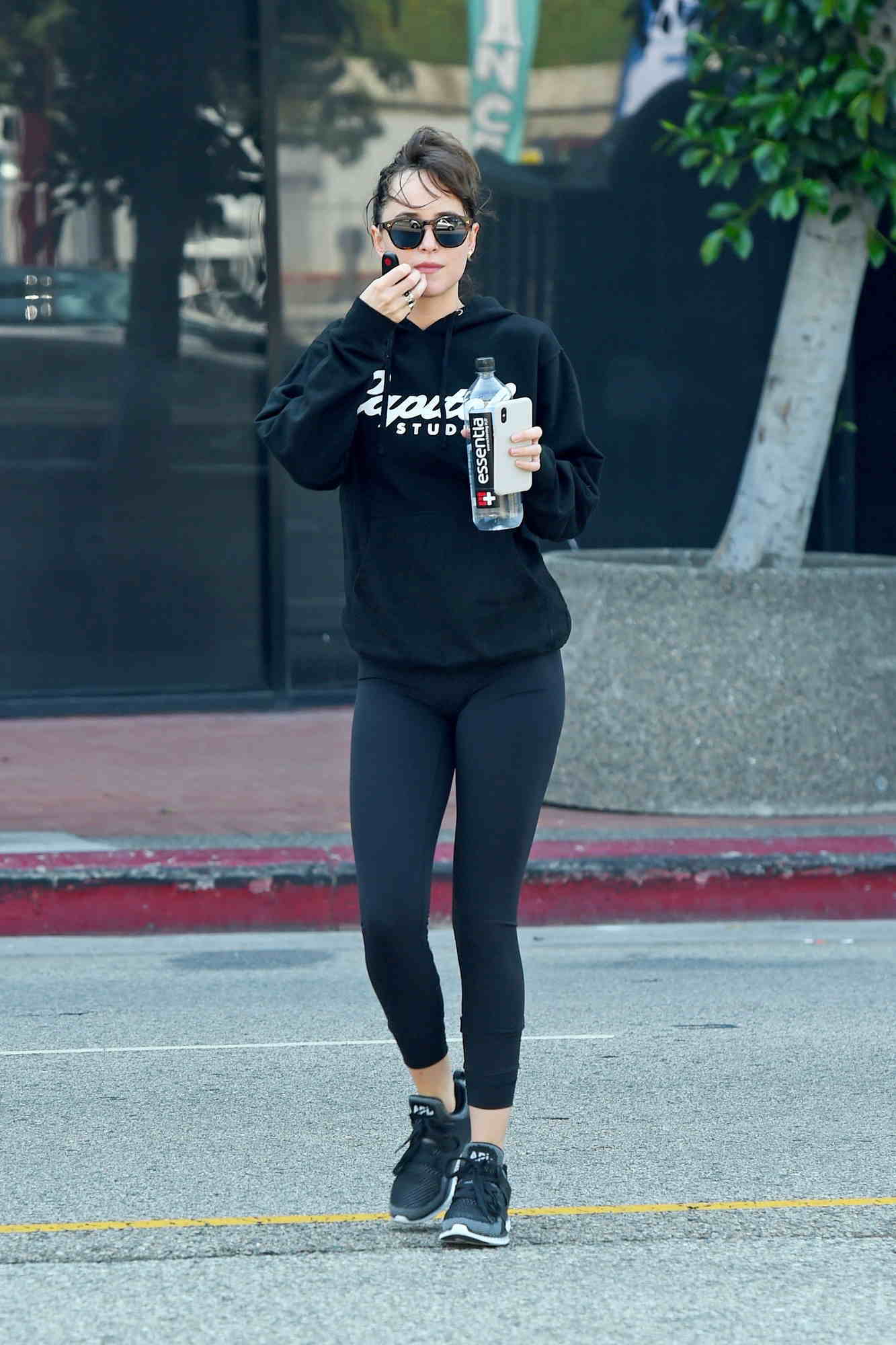 Leaving_the_gym_in_LA_-_October_93.jpg Leaving_the_gym_in_LA_-_October_93.jpg