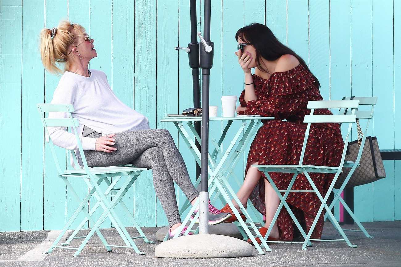 Out_In_West_Hollywood_with_Melanie_-_September_14-02.jpg Out_In_West_Hollywood_with_Melanie_-_September_14-02.jpg