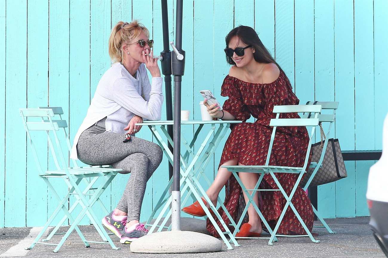 Out_In_West_Hollywood_with_Melanie_-_September_14-03.jpg Out_In_West_Hollywood_with_Melanie_-_September_14-03.jpg