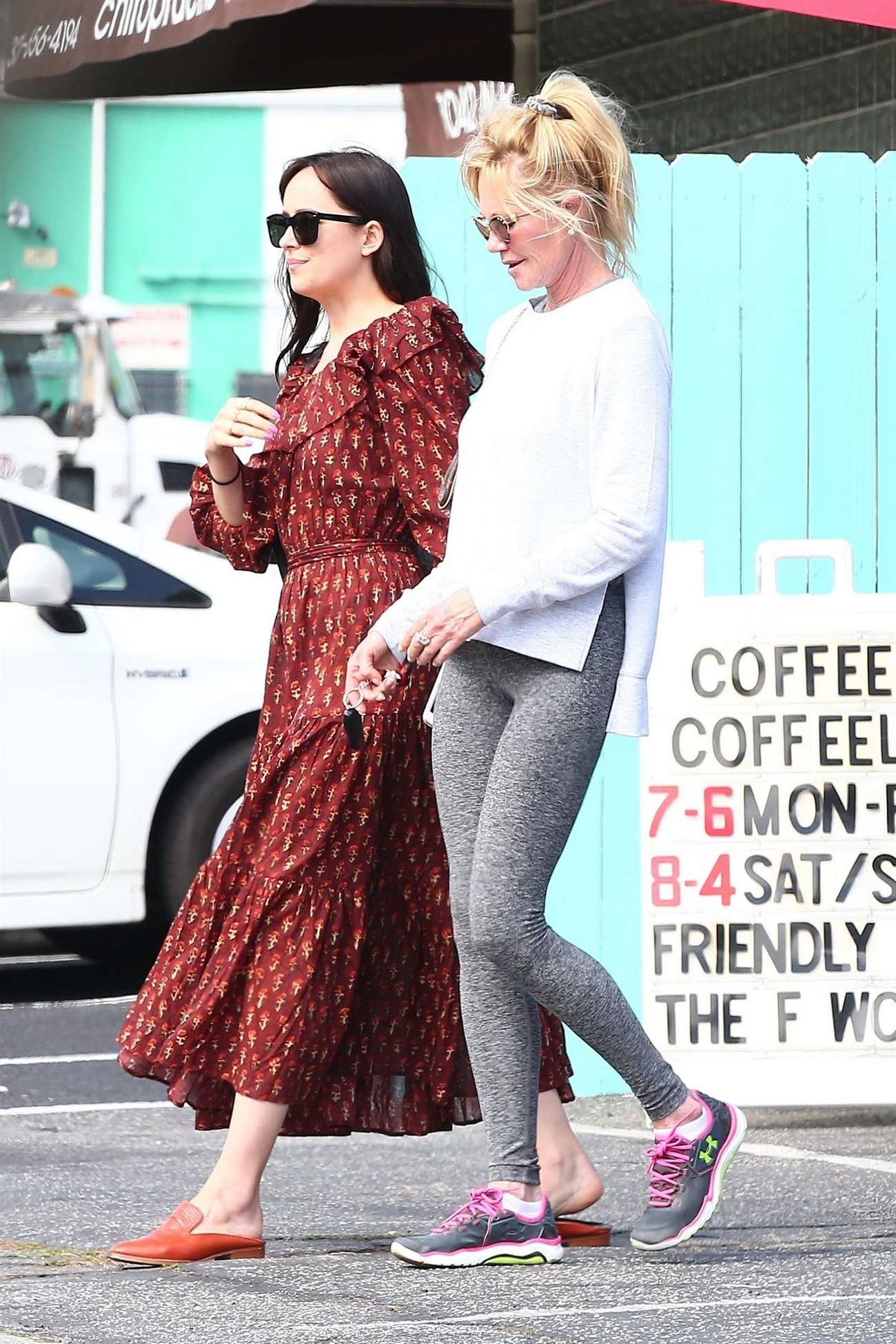 Out_In_West_Hollywood_with_Melanie_-_September_14-11.jpg