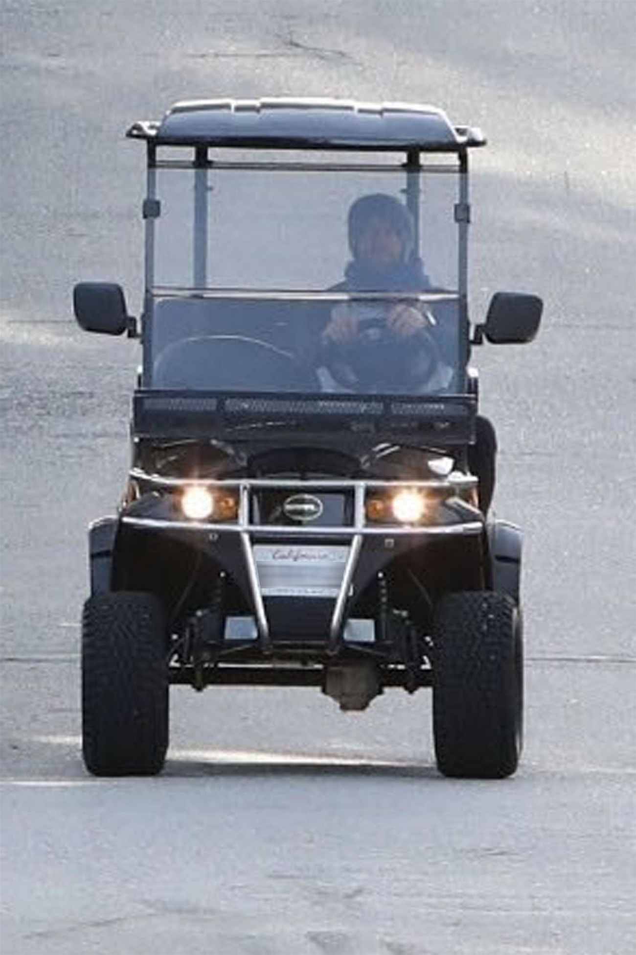 Out_with_Chris_Martin_in_Malibu_-_March_500001.jpg
