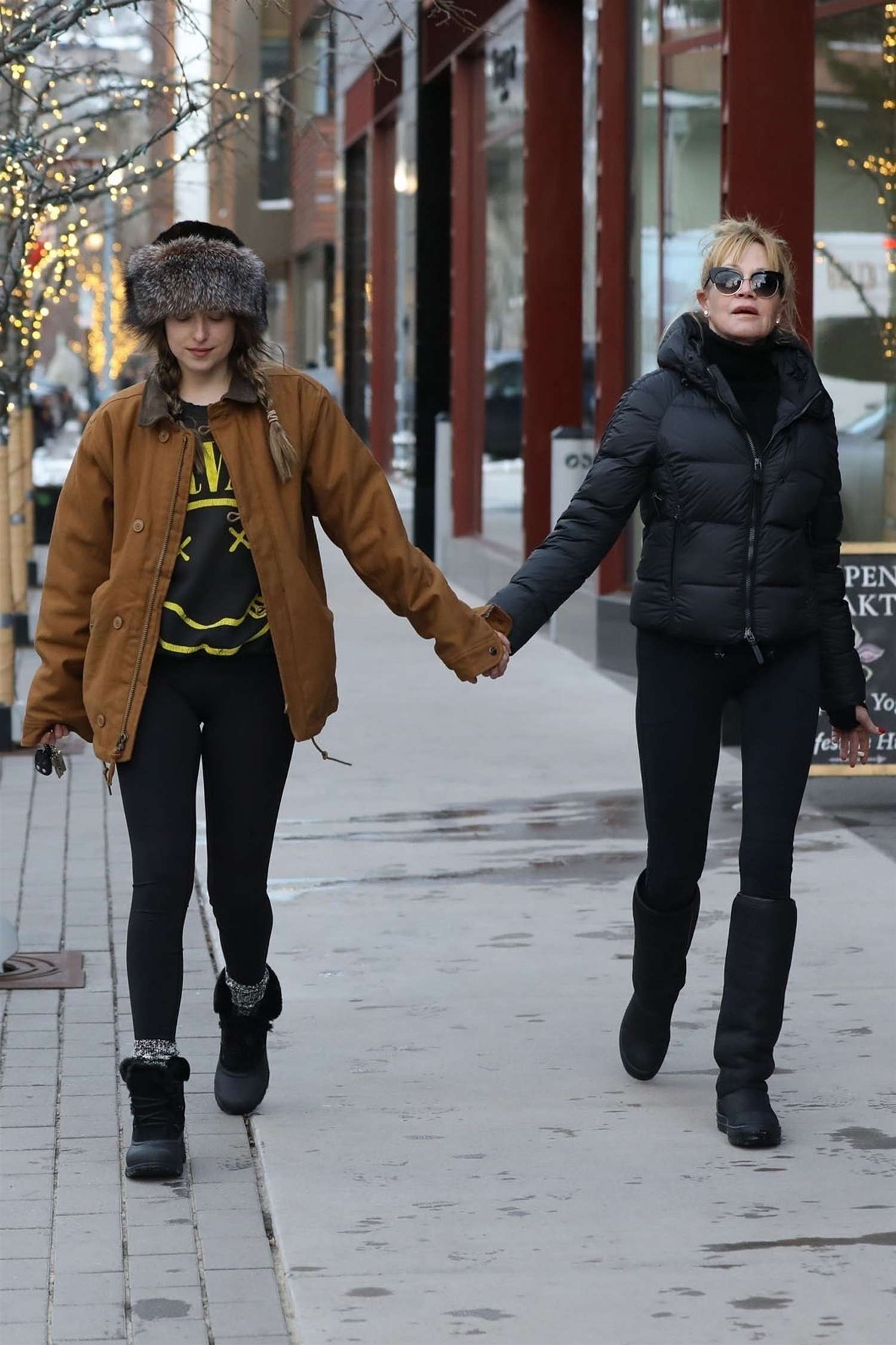 Out_wtih_Melanie_in_Aspen_-_December_26-03.jpg Out_wtih_Melanie_in_Aspen_-_December_26-03.jpg