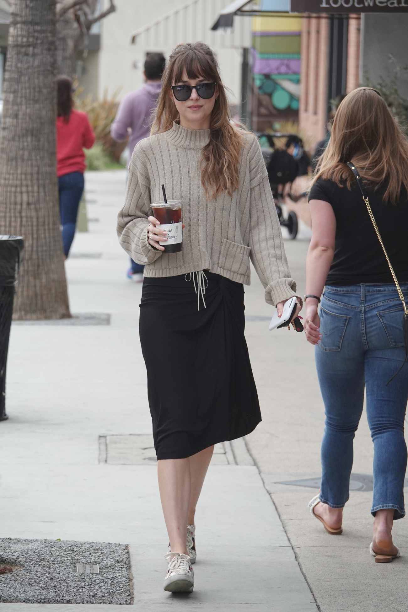 Picking_Up_Coffee_in_LA_-_May_1800002.jpg