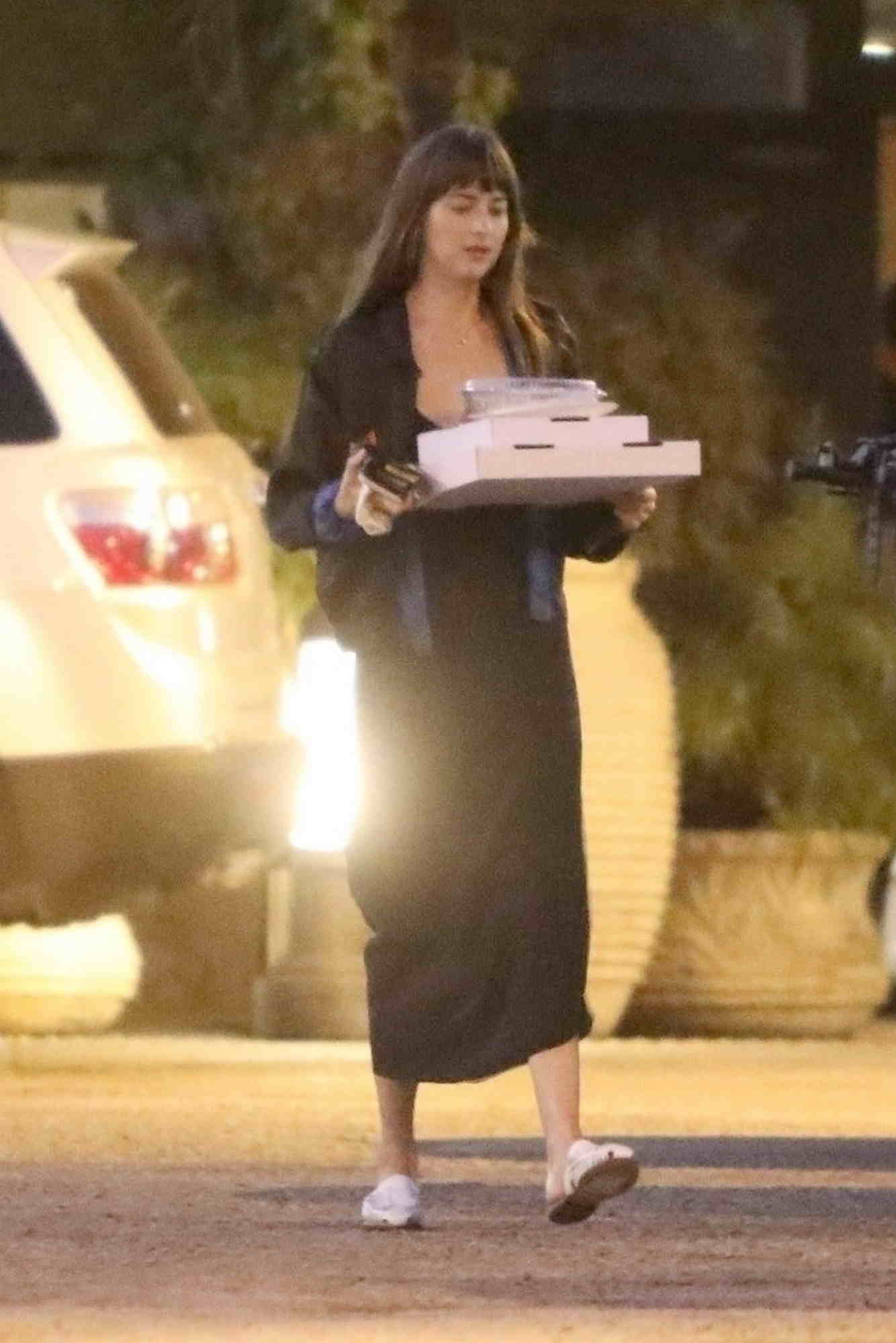 Picks_up_dinner_in_Malibu2C_CA_-_September_222.jpg