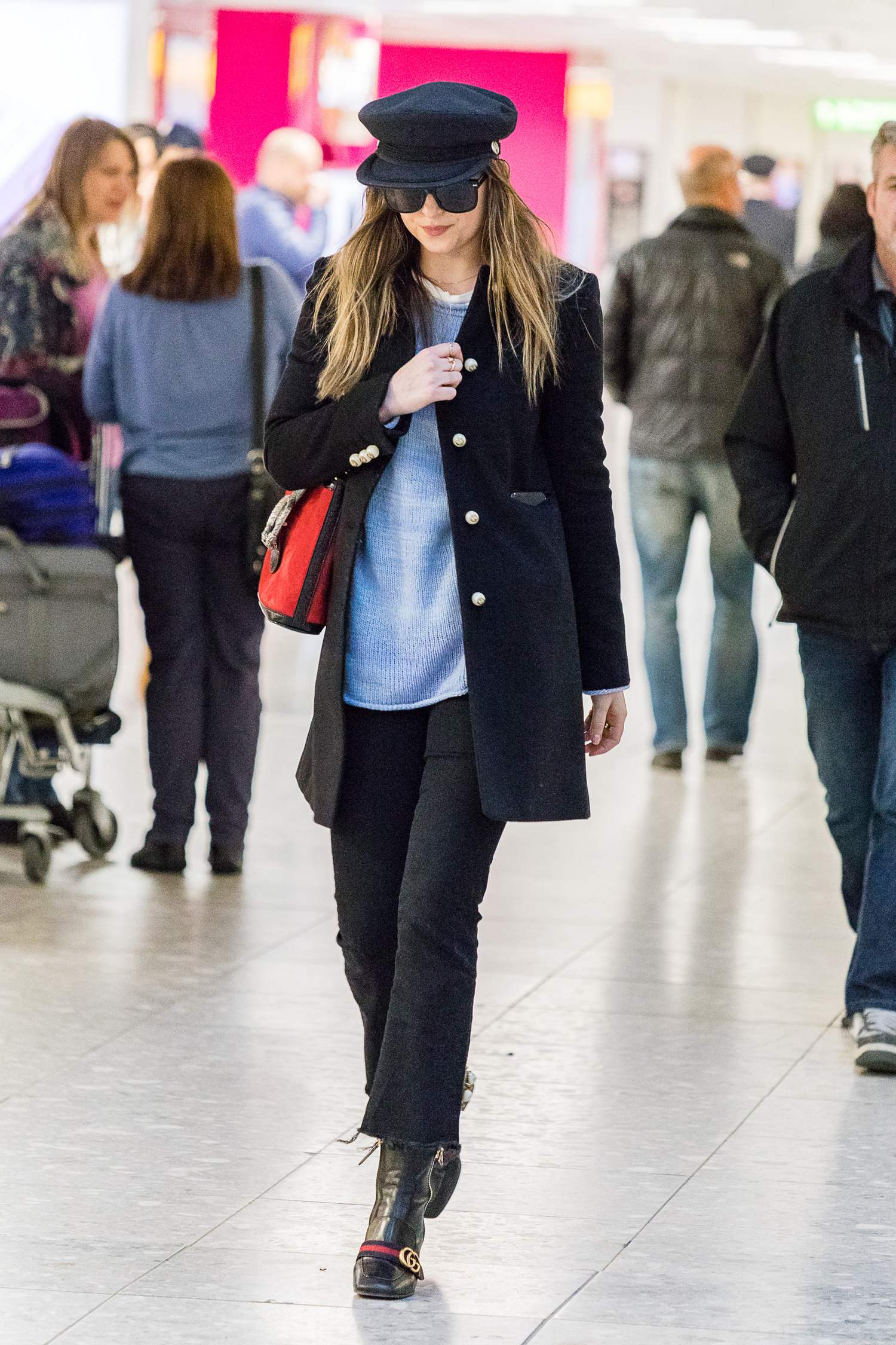 Spotted_at_Heathrow_Airport_-_December_14-02.jpg Spotted_at_Heathrow_Airport_-_December_14-02.jpg